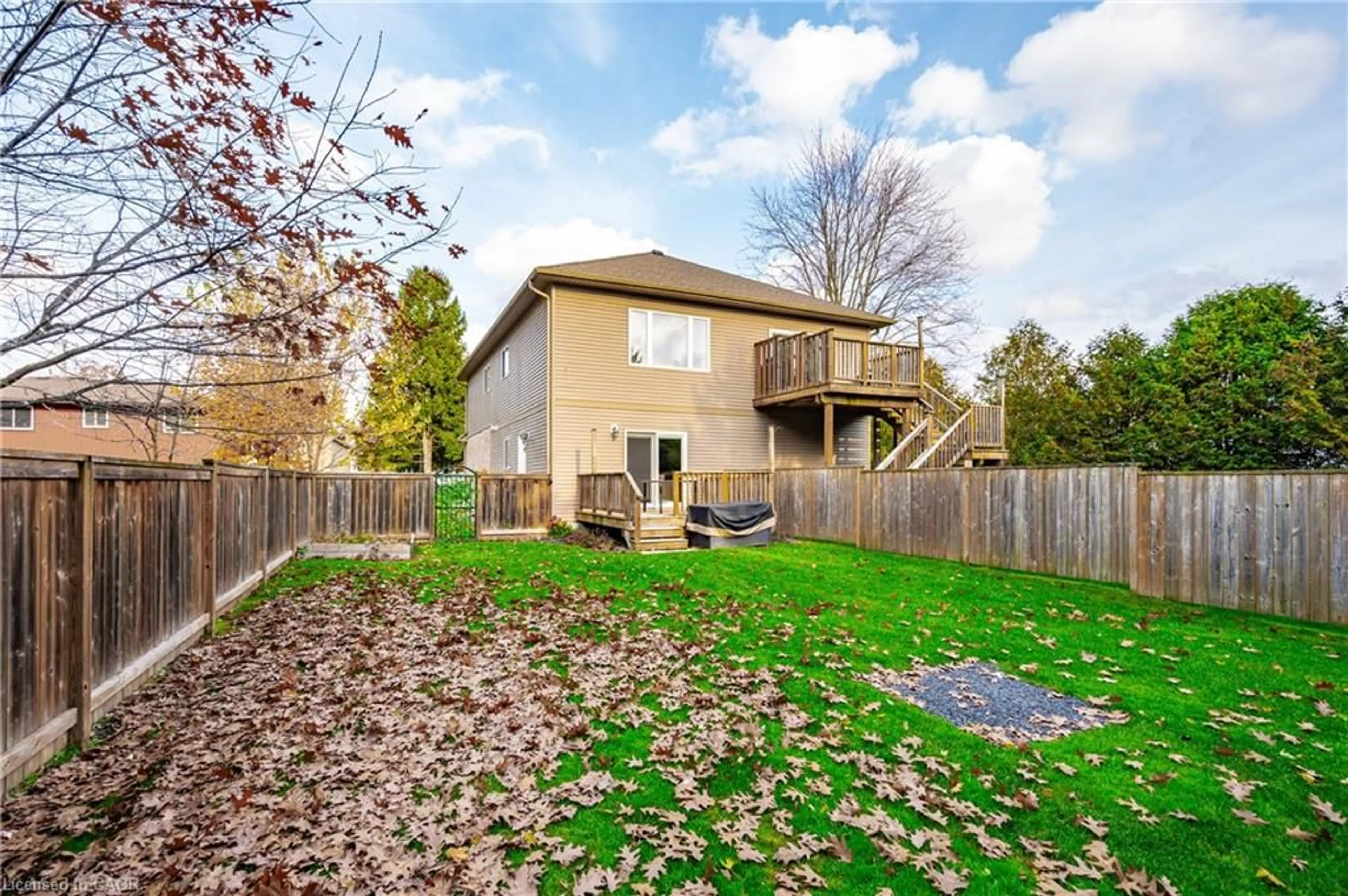 Patio, unknown for 19 Victoria Cres, Fergus Ontario N1M 2W3