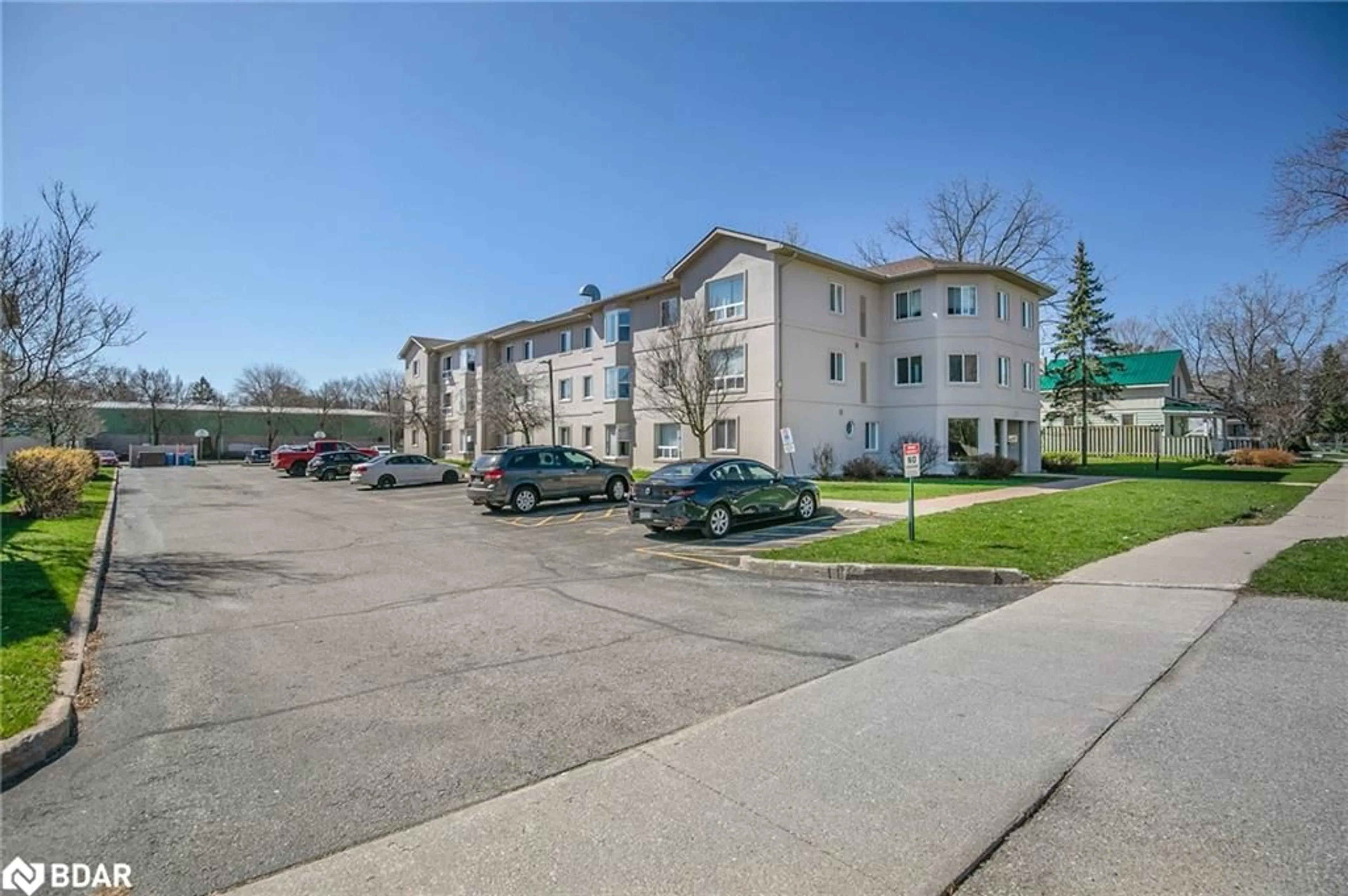 Patio, street for 107 Bond St #303, Orillia Ontario L3V 1J7