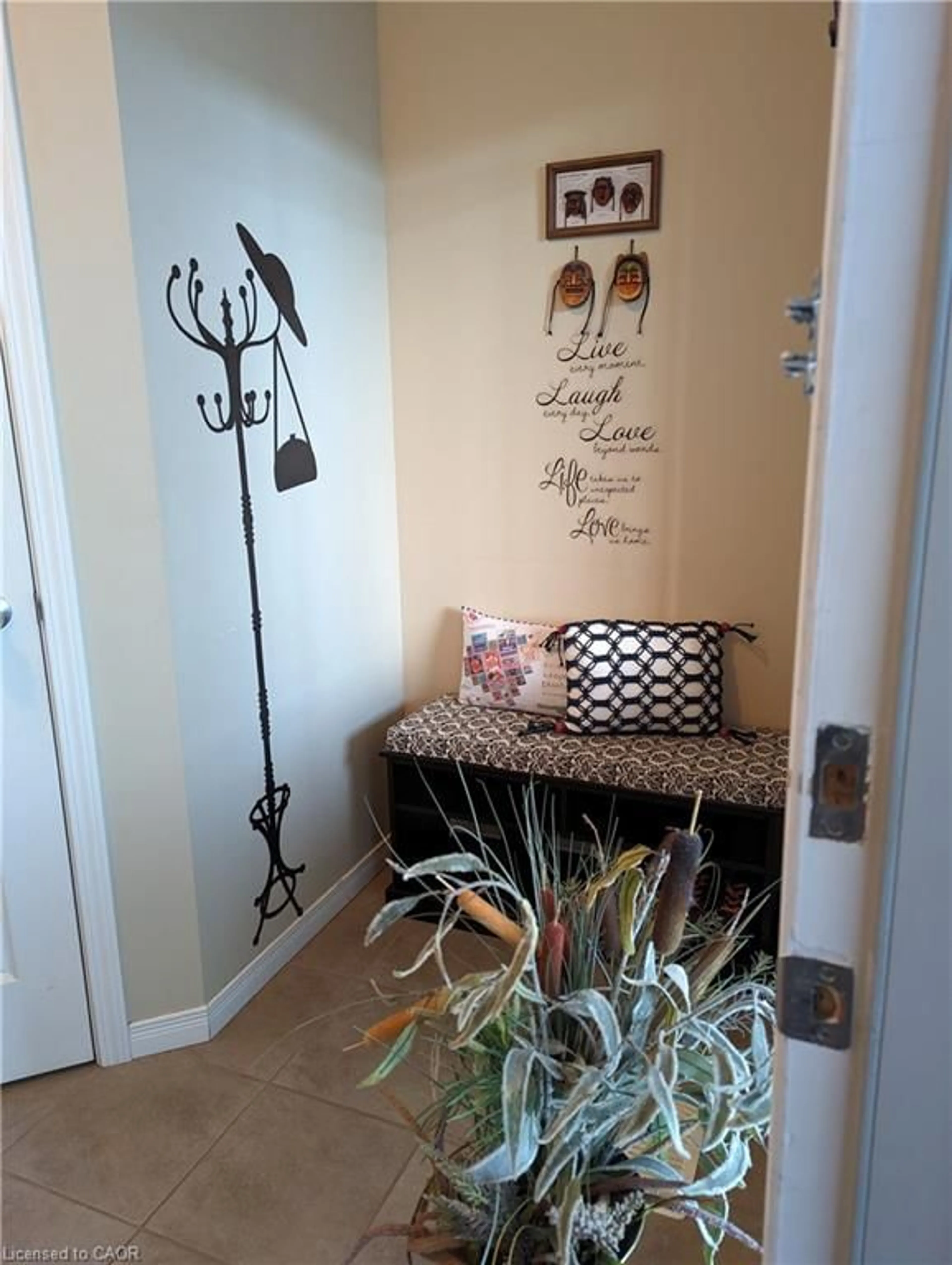 Indoor entryway for 795 Laurelwood Dr #A3, Waterloo Ontario N2V 0A3