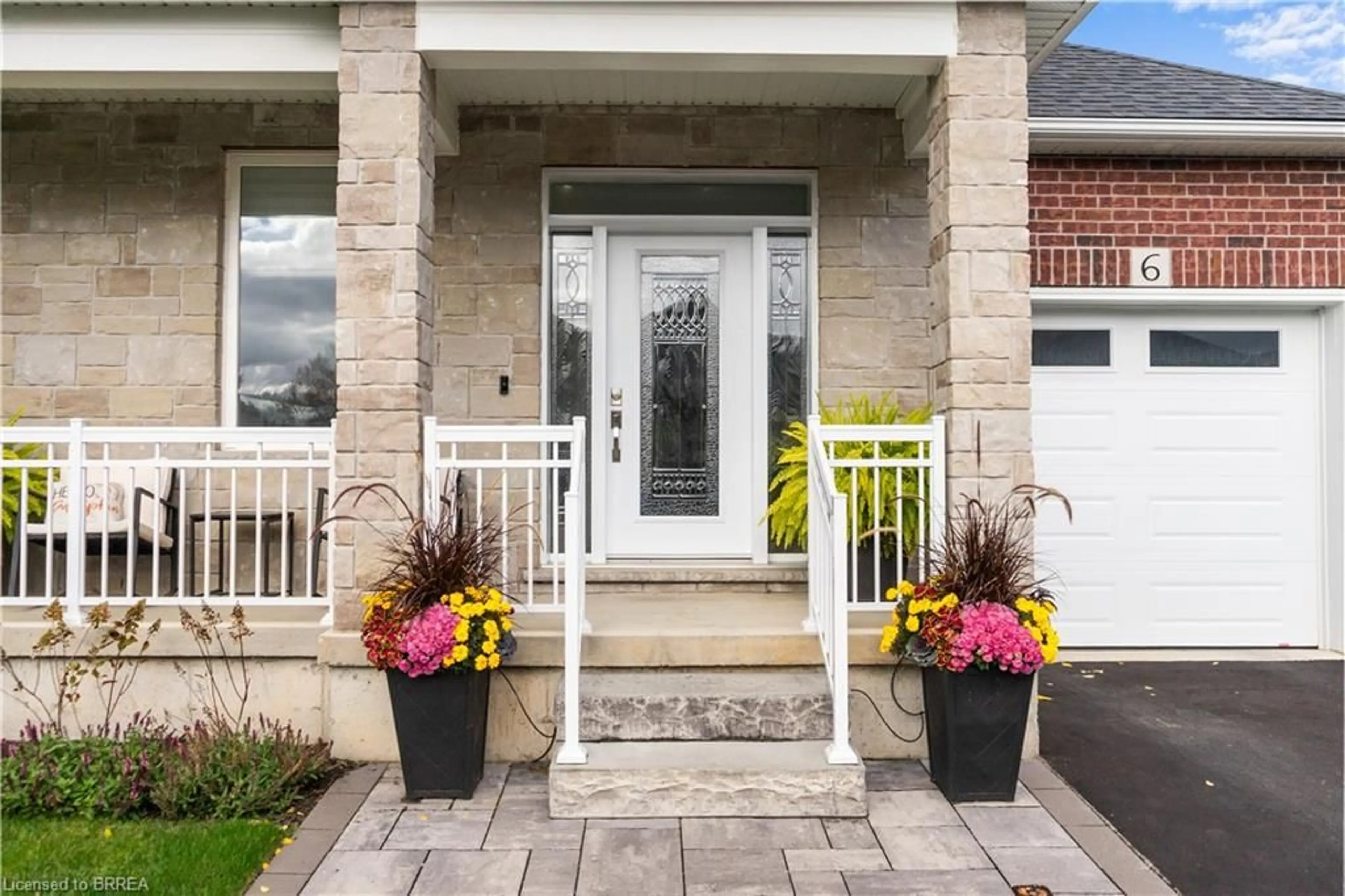 Indoor entryway for 6 Beckett Dr #6, Brantford Ontario N3T 6E5