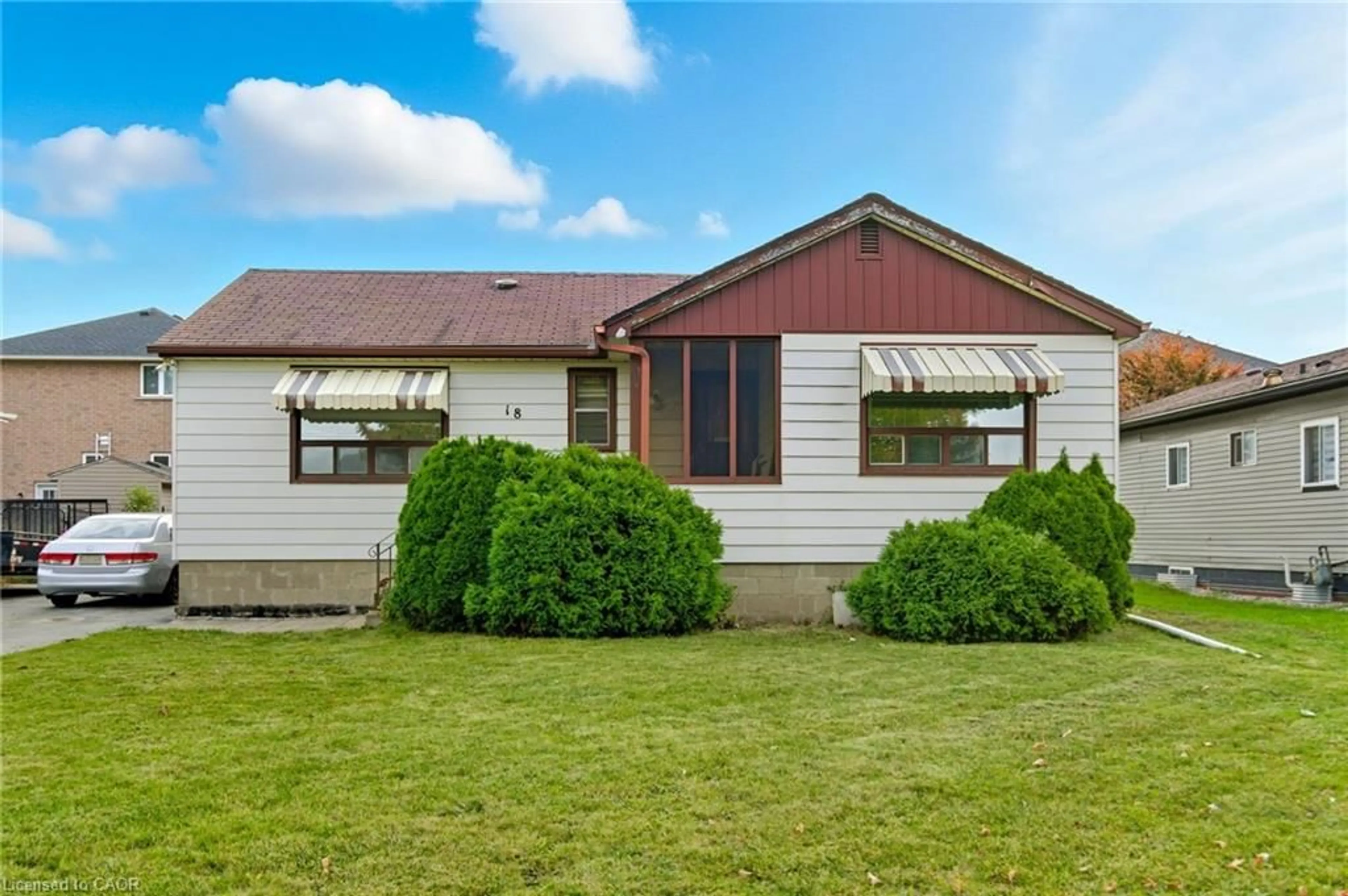 Home with vinyl exterior material, unknown for 18 Second Rd, Stoney Creek Ontario L8J 2V3