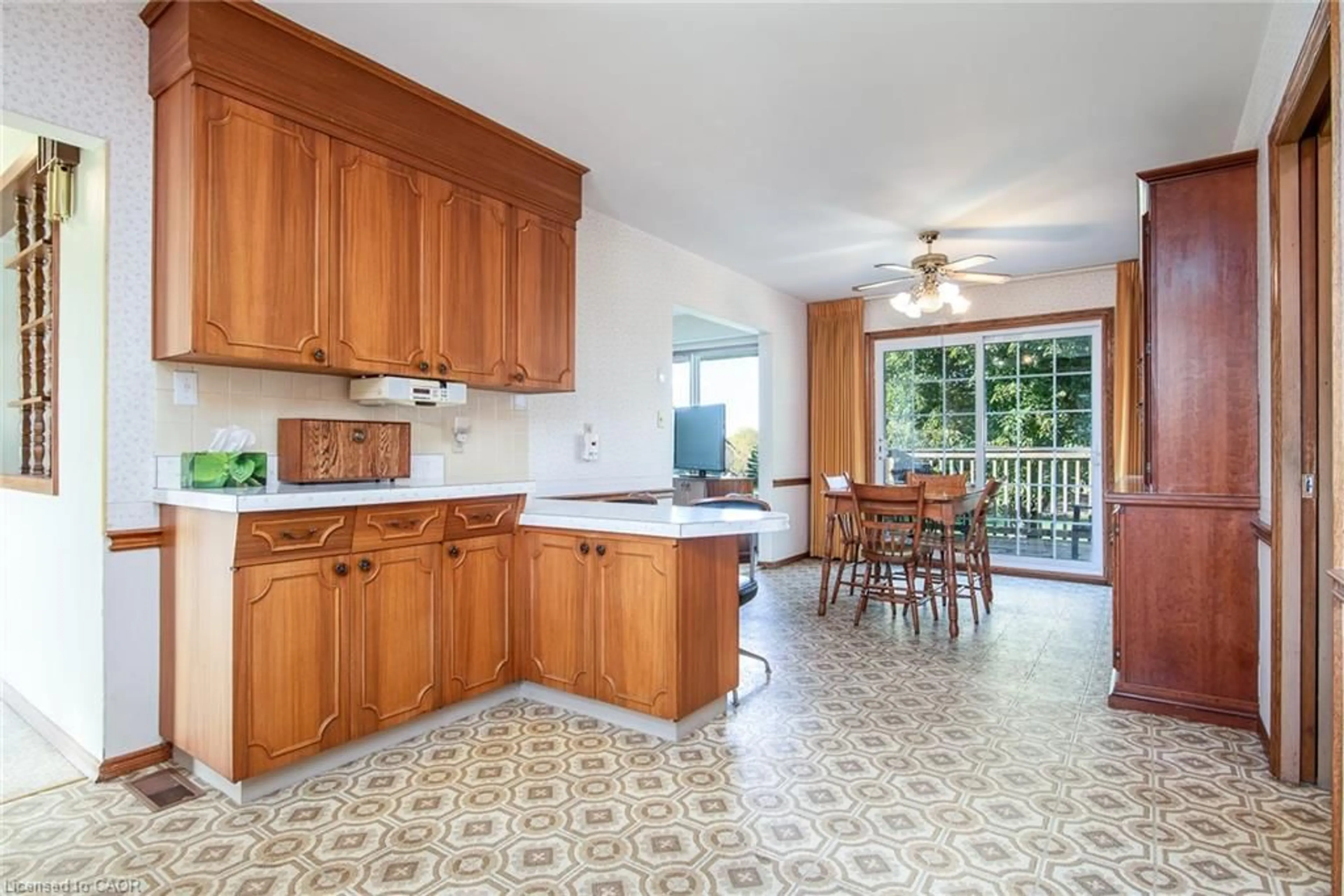 Standard kitchen, ceramic/tile floor for 324 Snyder's Rd, Baden Ontario N3A 2V7