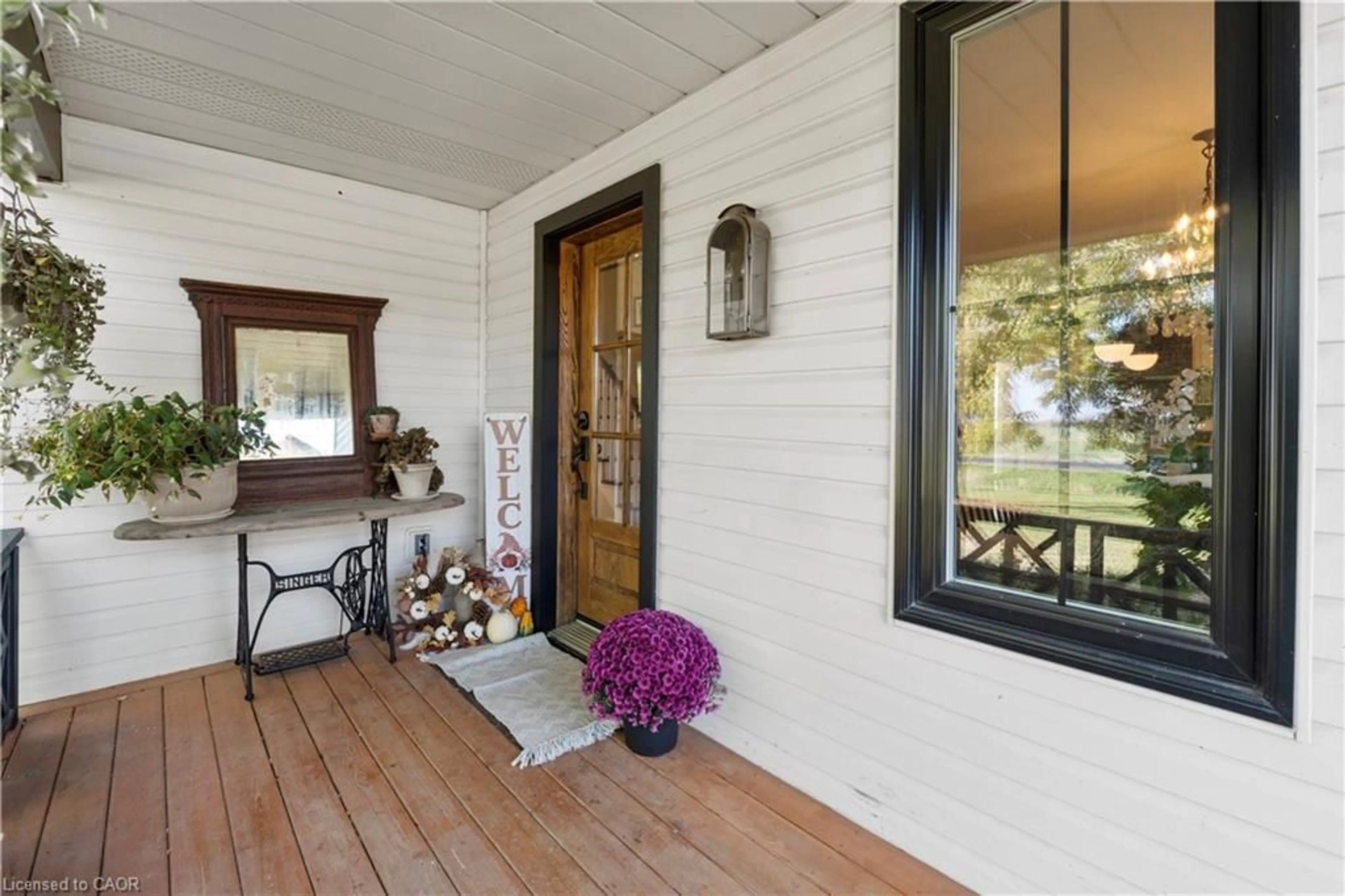 Indoor entryway for 110 Cream St, Fenwick Ontario L0S 1C0