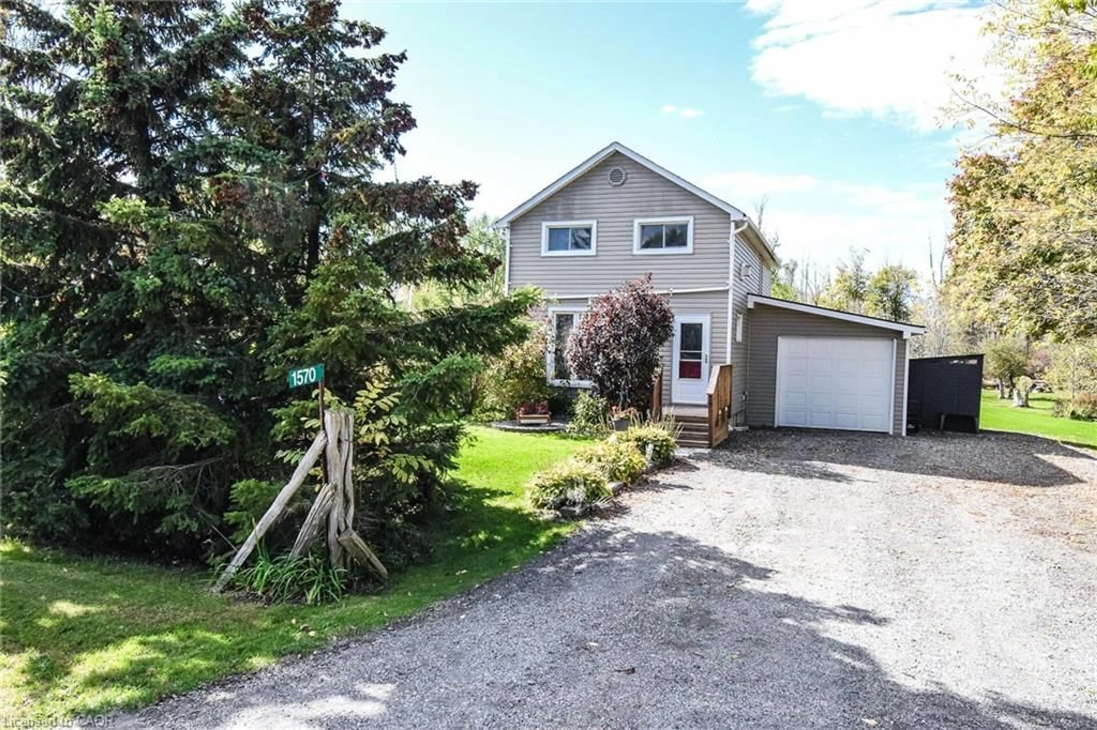 A pic from outside/outdoor area/front of a property/back of a property/a pic from drone, street for 1570 Northshore Dr, Dunnville Ontario N0A 1K0