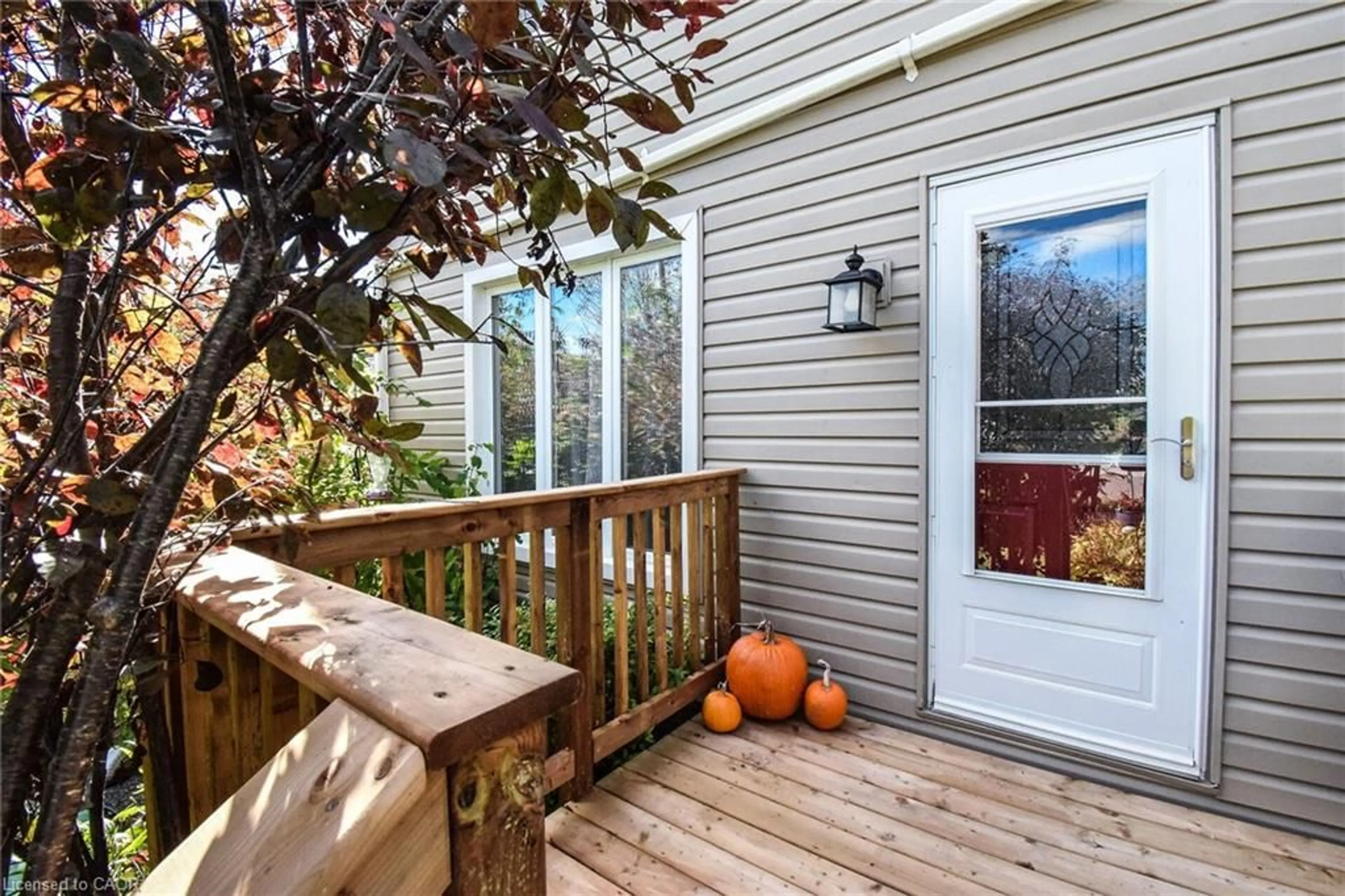 Patio, street for 1570 Northshore Dr, Dunnville Ontario N0A 1K0