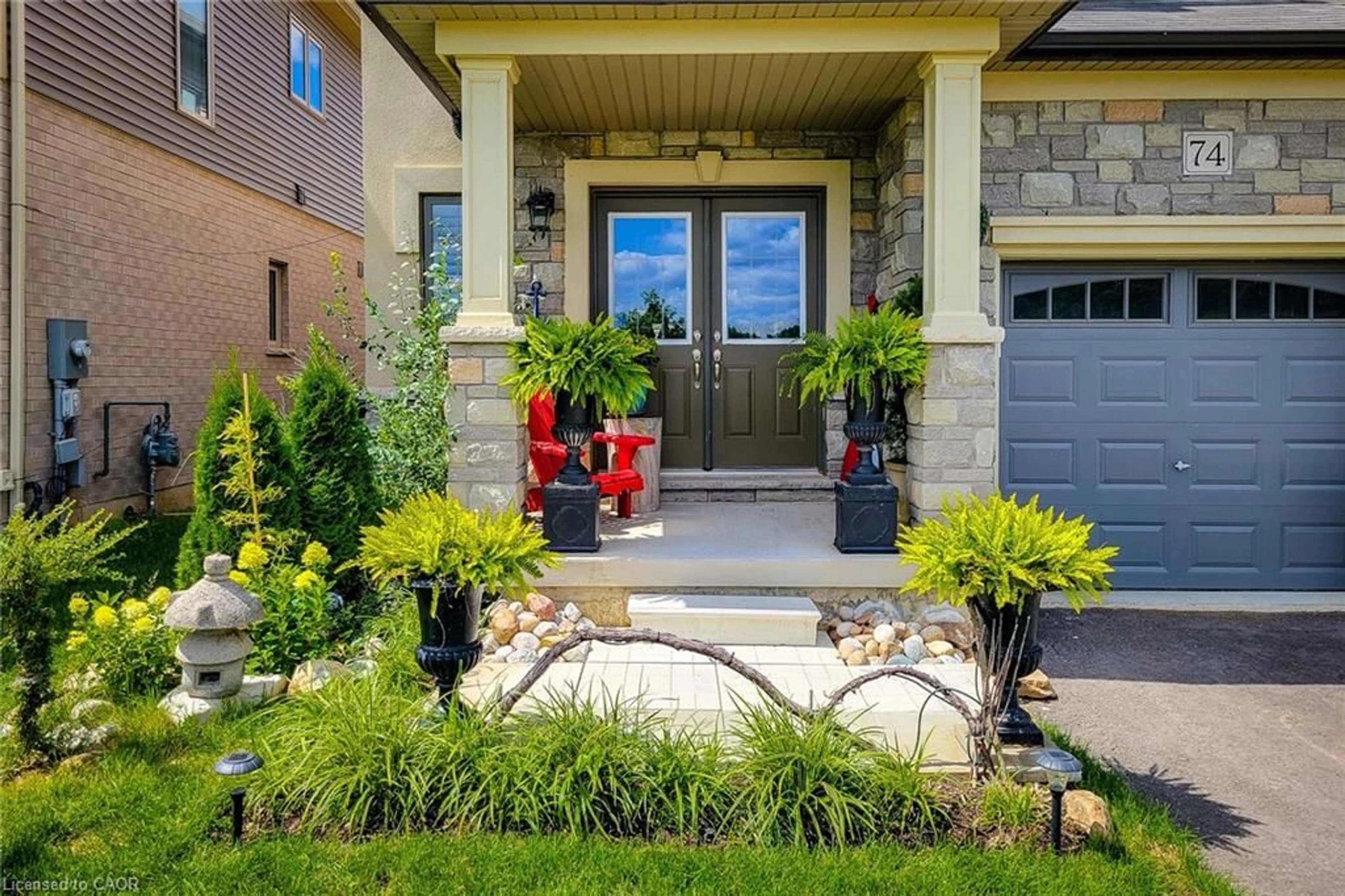 Indoor entryway for 74 Wright St, Brantford Ontario N3V 0B1