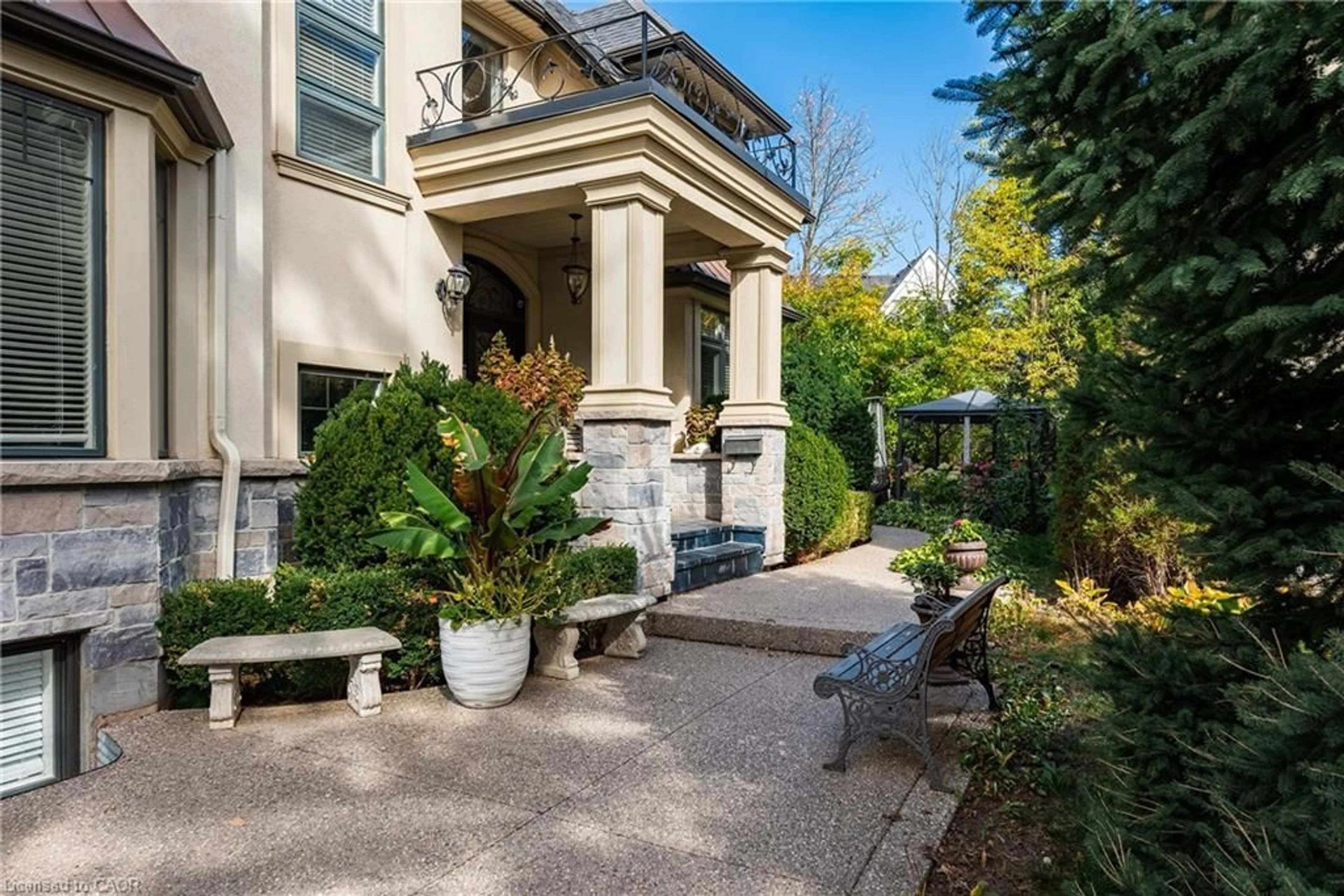 Patio, street for 108 Livno Common, Oakville Ontario L6L 3P2