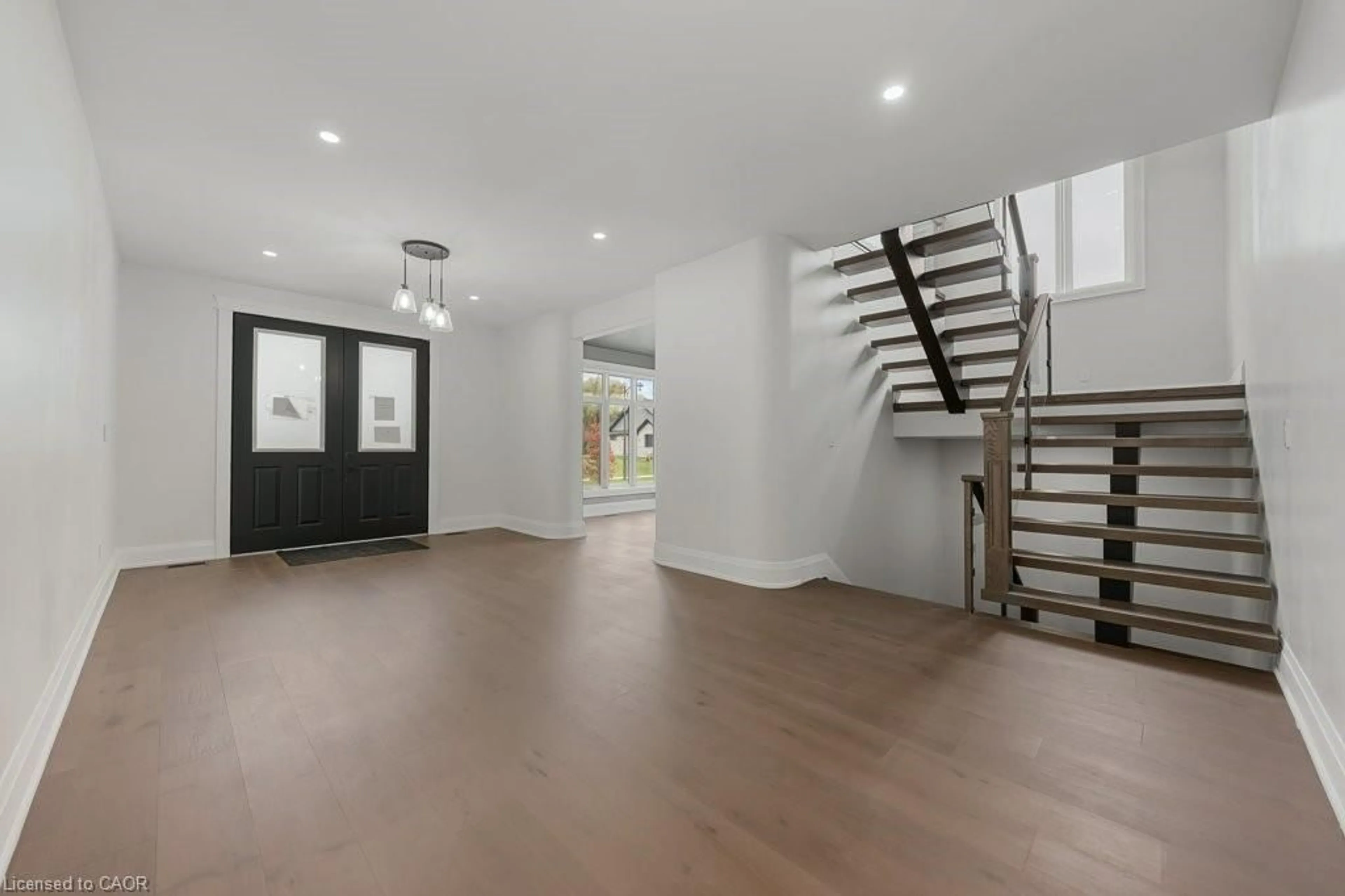 Indoor entryway for 47 Whitcombe Way, Morriston Ontario N0B 2C0