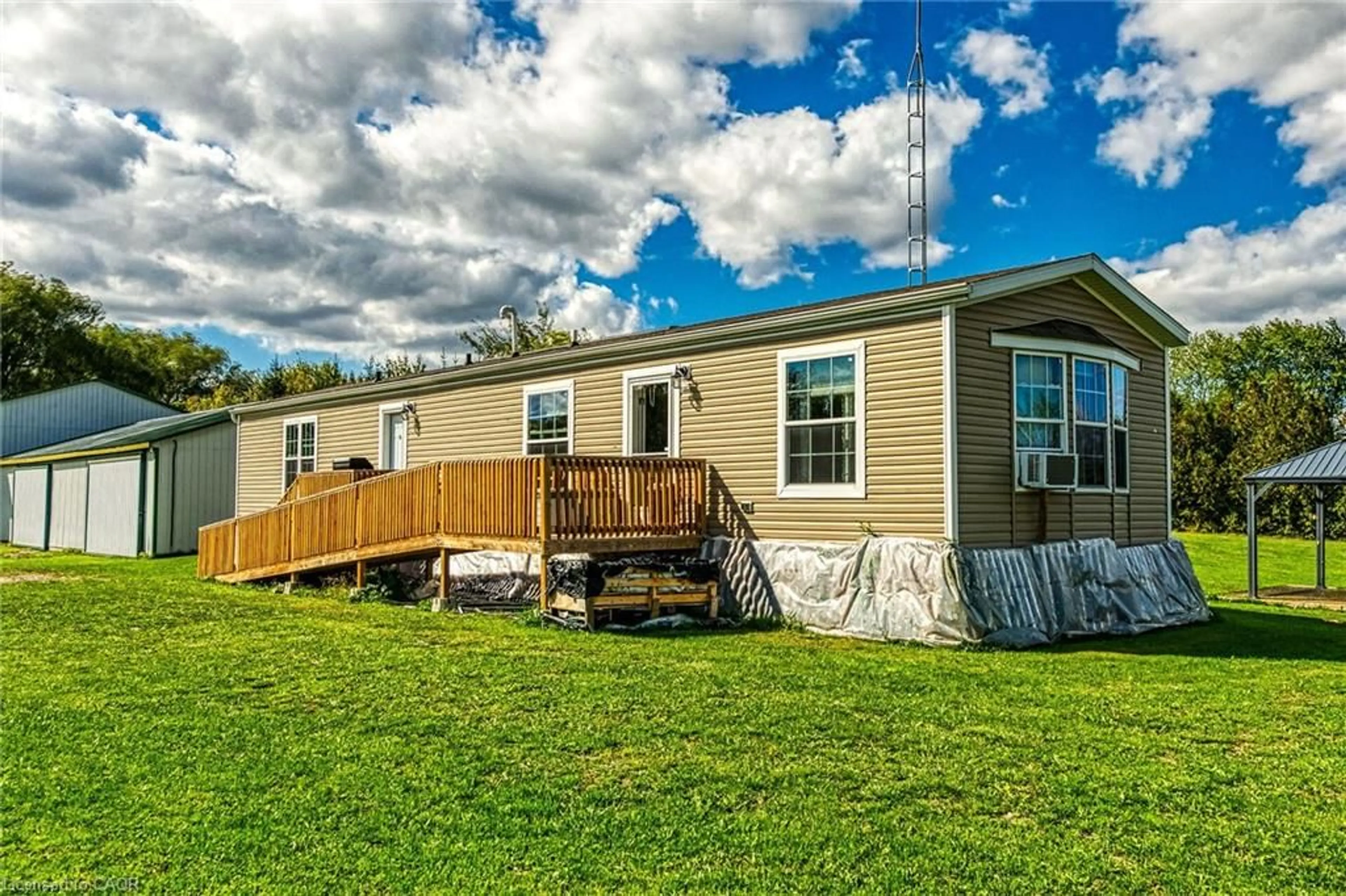 Home with vinyl exterior material, water/lake/river/ocean view for 162 Young Rd, Dunnville Ontario N1A 2W7