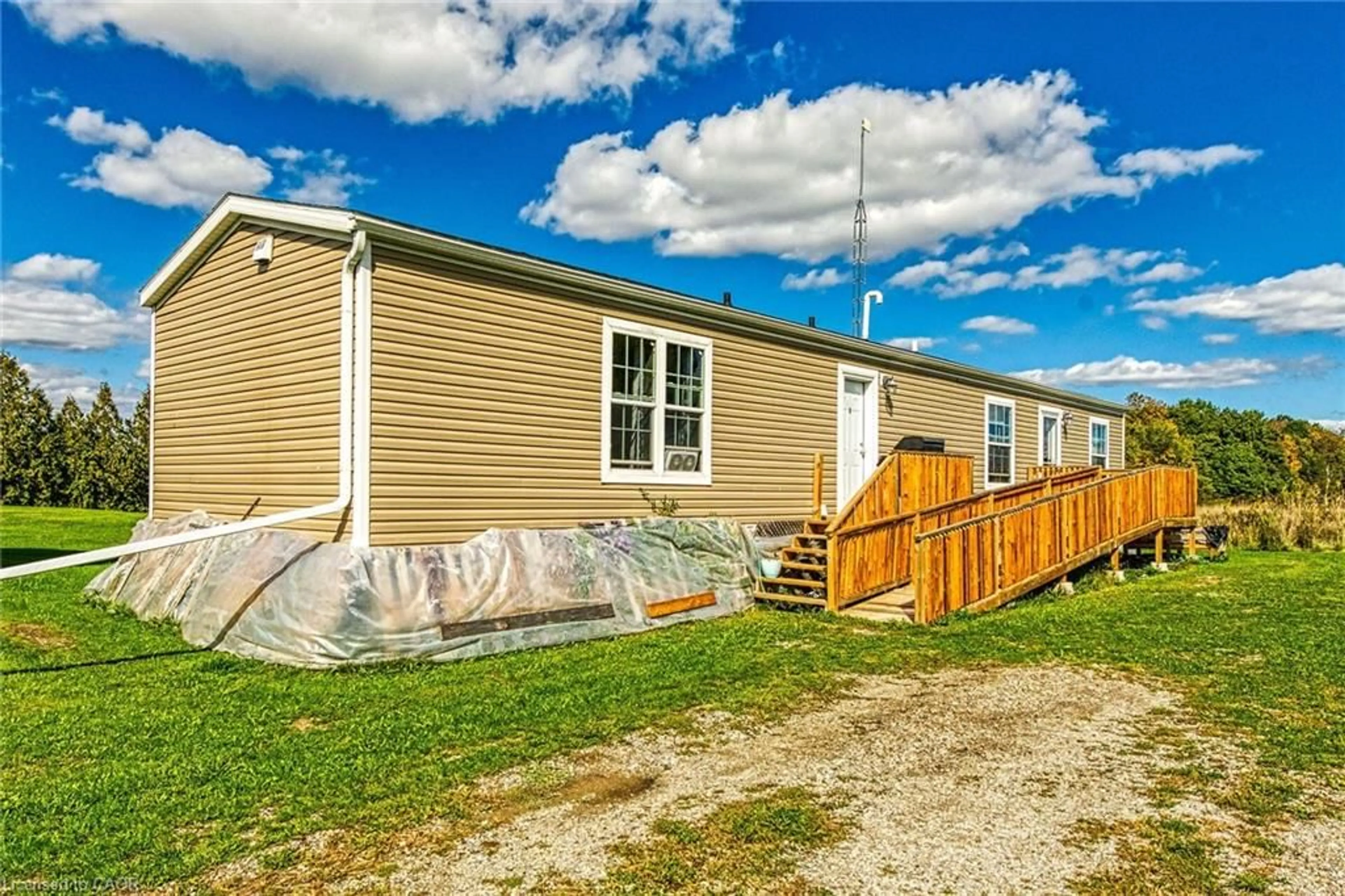 Home with vinyl exterior material, unknown for 162 Young Rd, Dunnville Ontario N1A 2W7