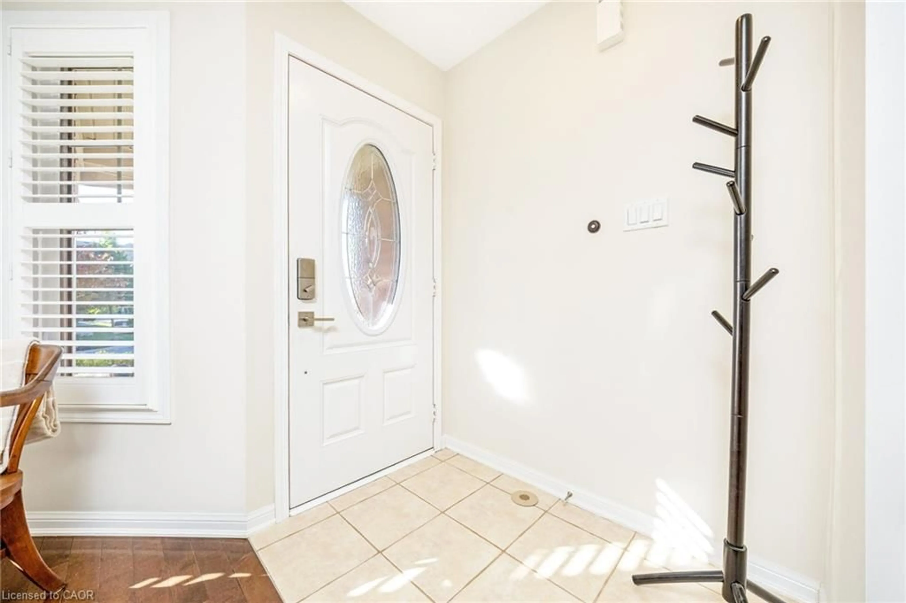 Indoor entryway for 855 Fowles Crt, Milton Ontario L9T 0Z6