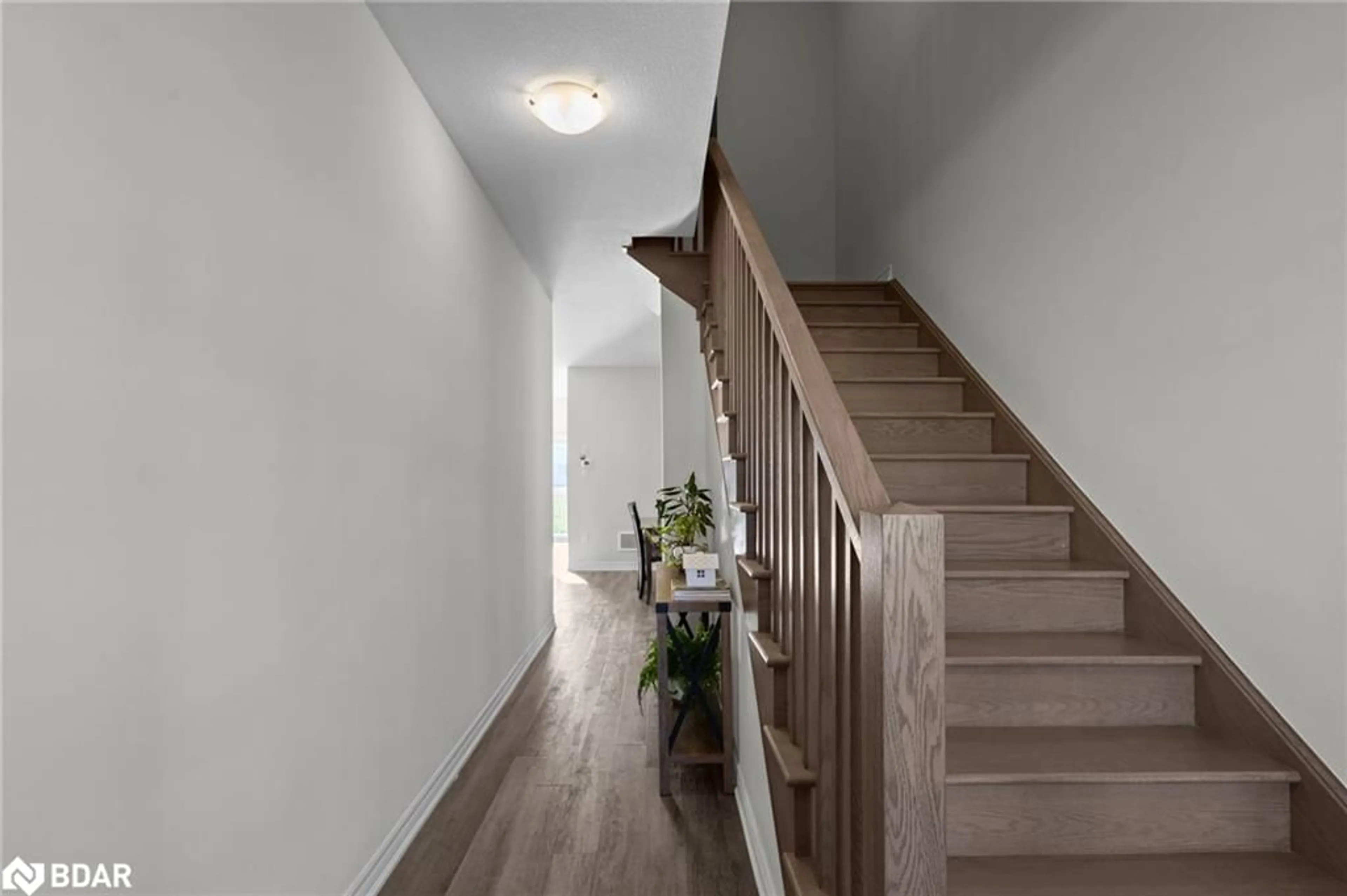 Indoor entryway for 340 Mceachern Lane, Gravenhurst Ontario P1P 0H8