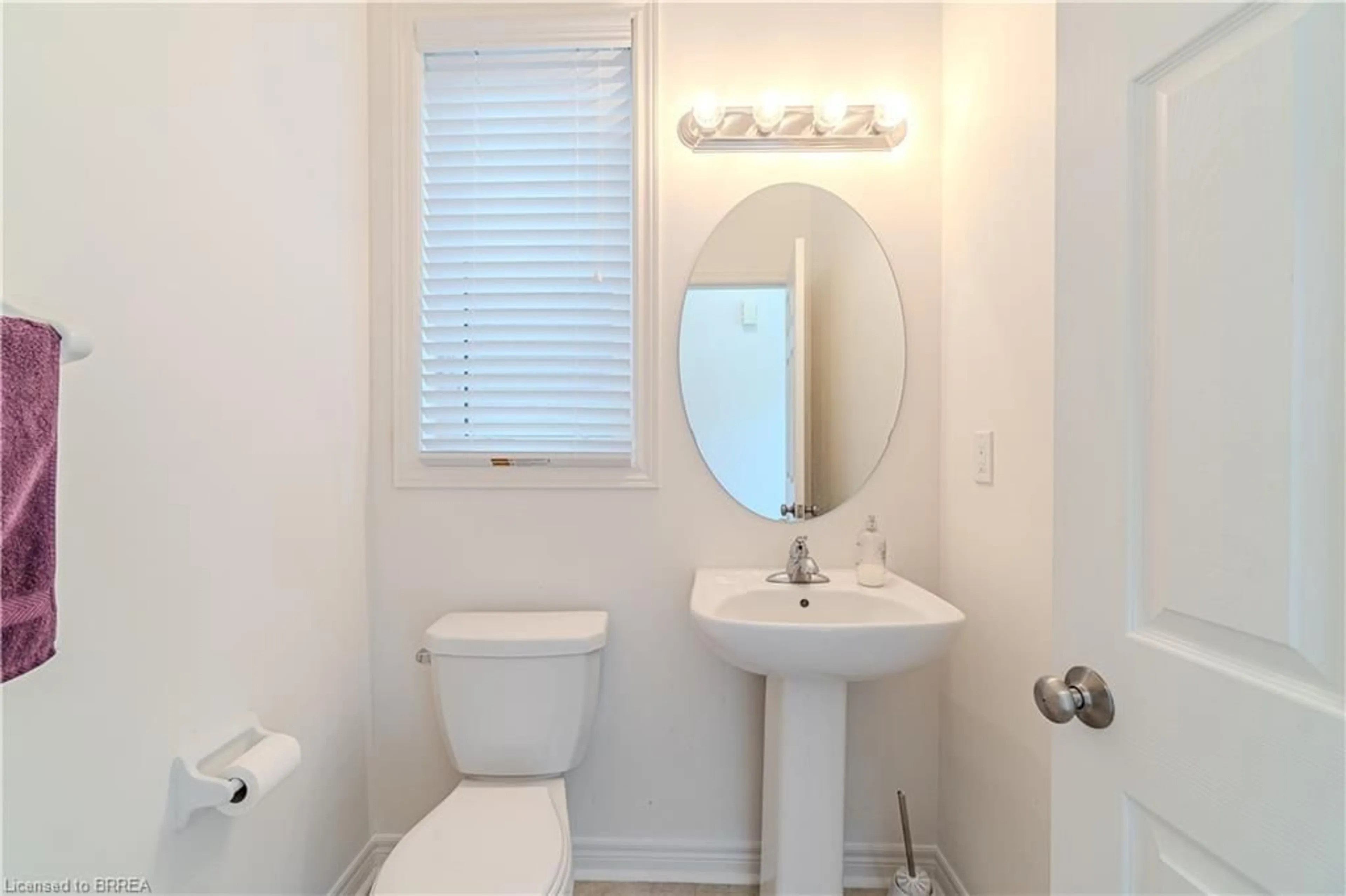 Standard bathroom, ceramic/tile floor for 77 Barlow Place Pl, Paris Ontario N3L 0H1