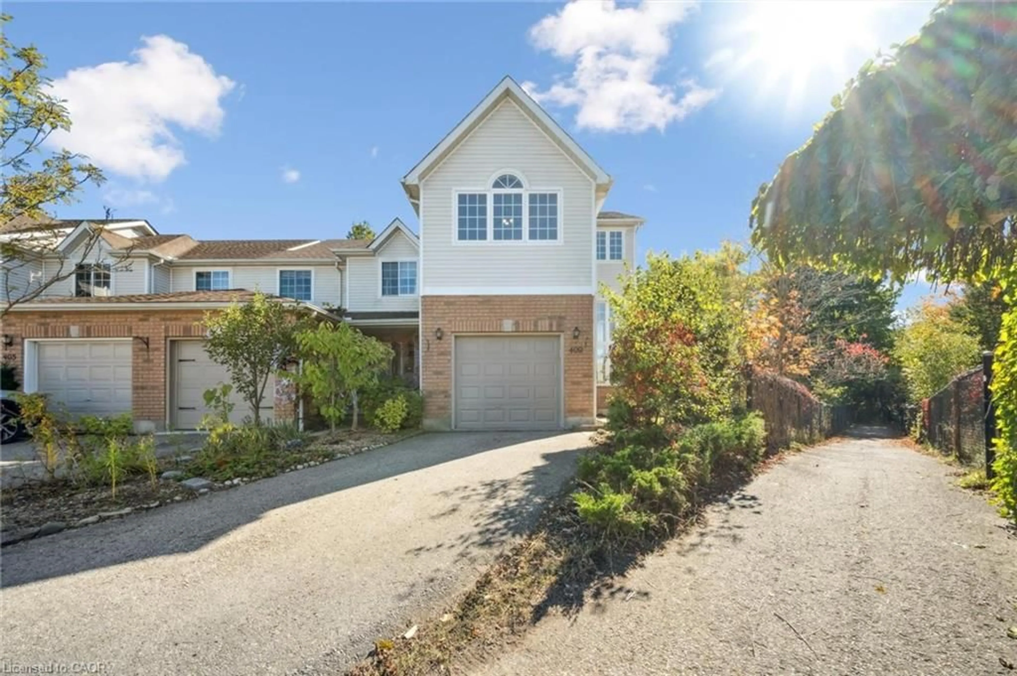 A pic from outside/outdoor area/front of a property/back of a property/a pic from drone, street for 409 Laurel Gate Dr, Waterloo Ontario N2T 2S6