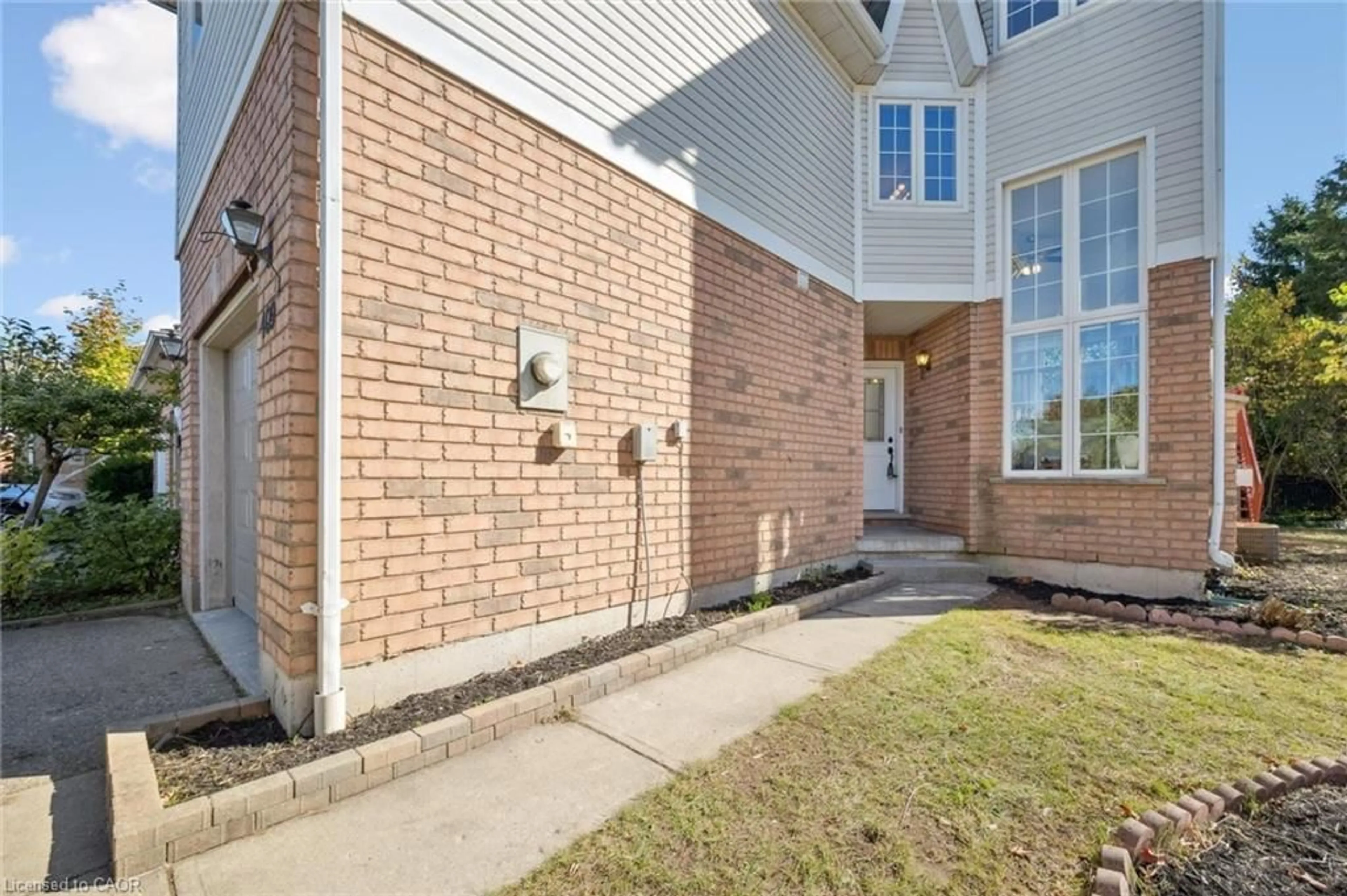 Home with brick exterior material, street for 409 Laurel Gate Dr, Waterloo Ontario N2T 2S6