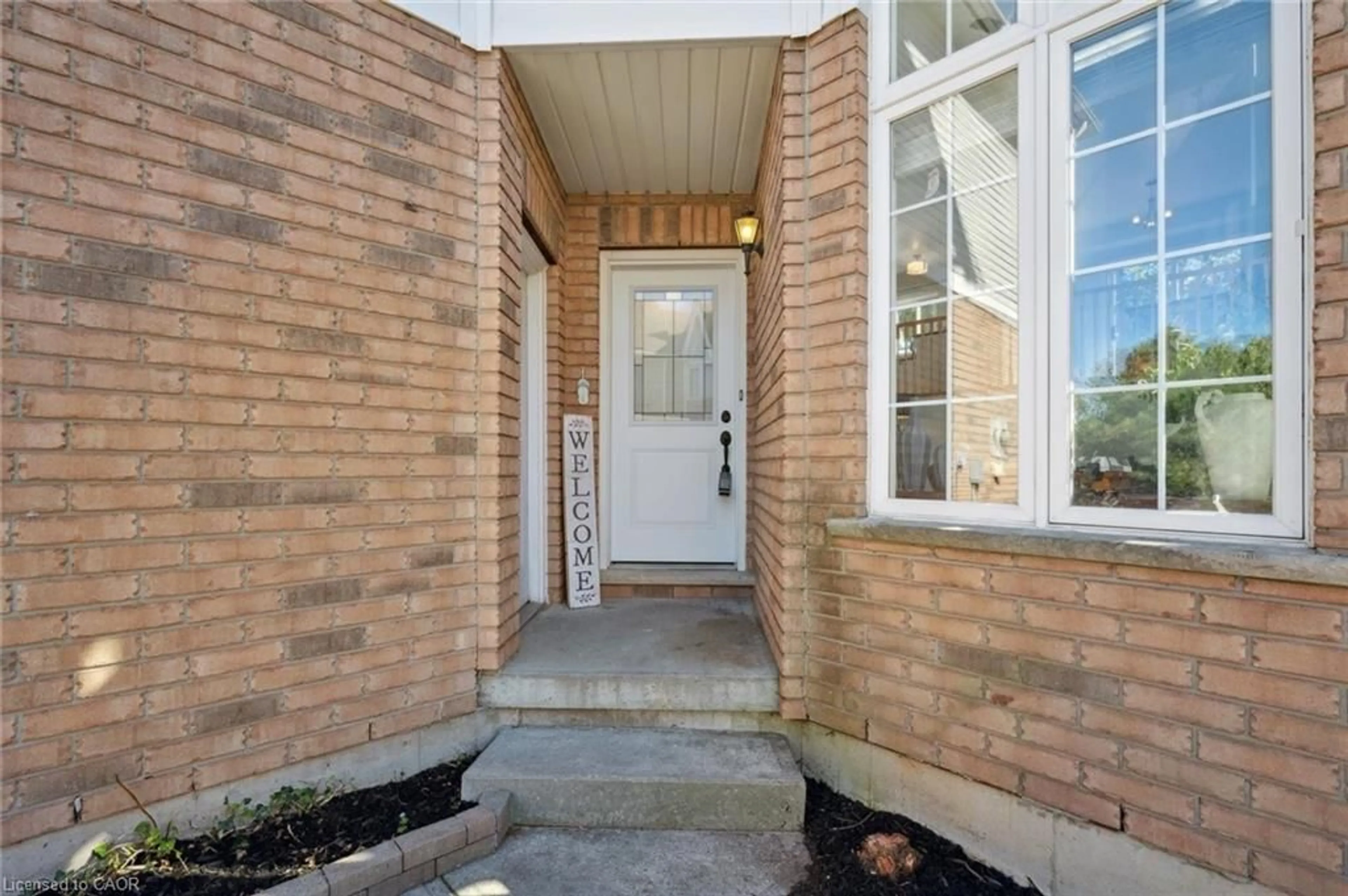 Indoor entryway for 409 Laurel Gate Dr, Waterloo Ontario N2T 2S6