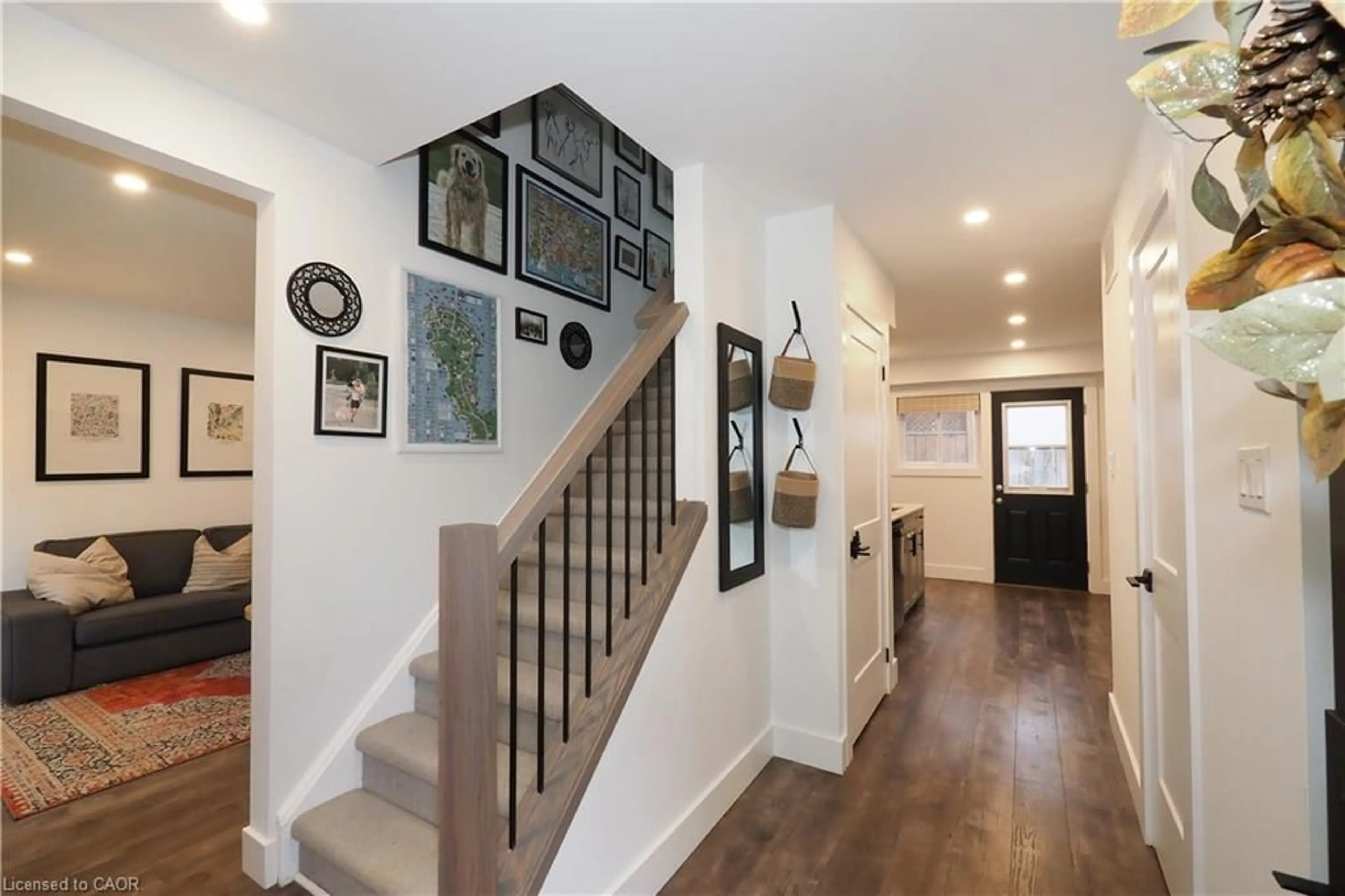 Indoor entryway for 143 Angela Cres, Cambridge Ontario N1S 4B5