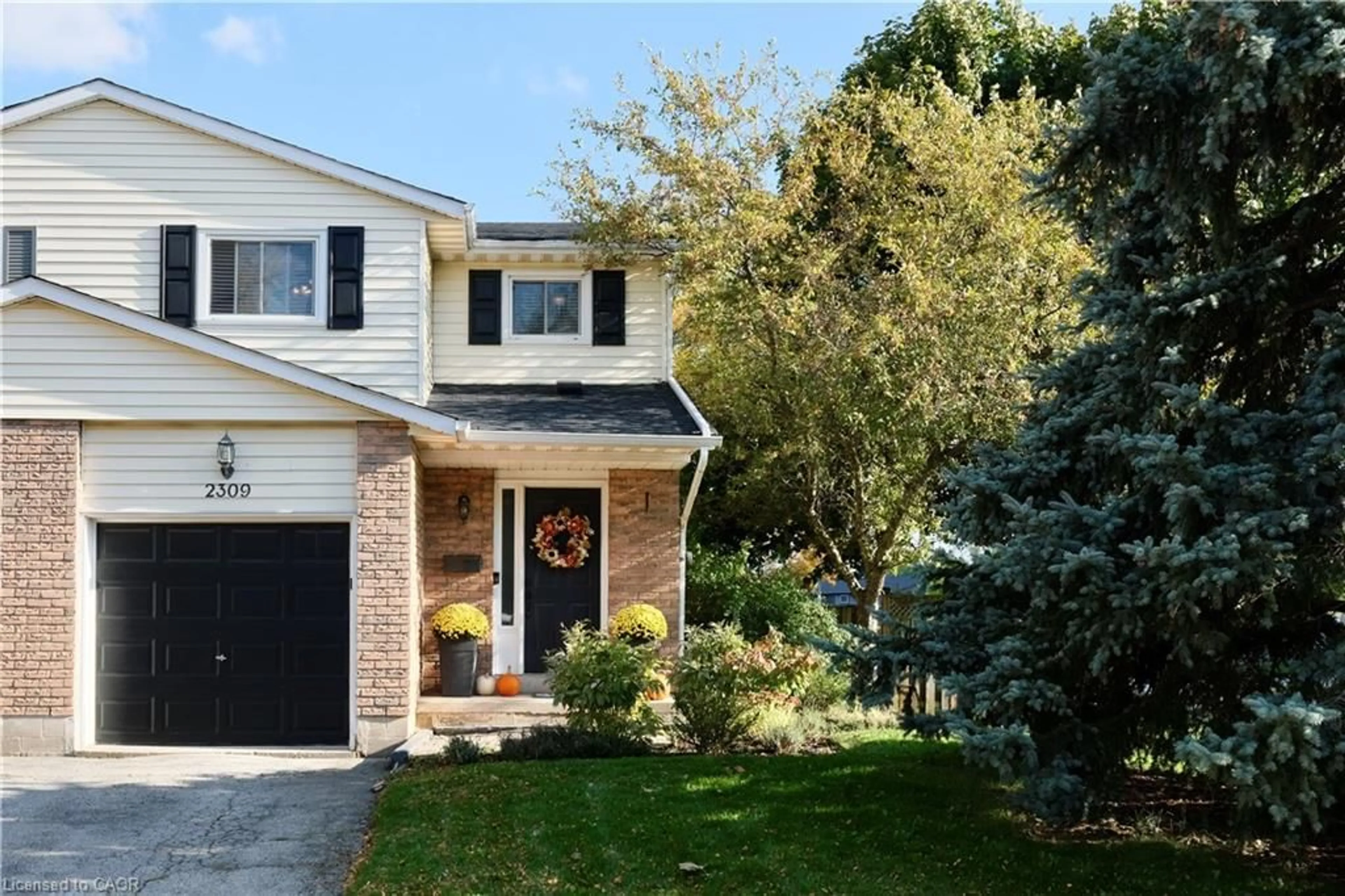 Home with vinyl exterior material, street for 2309 Greenbank Trail, Burlington Ontario L7P 3S7