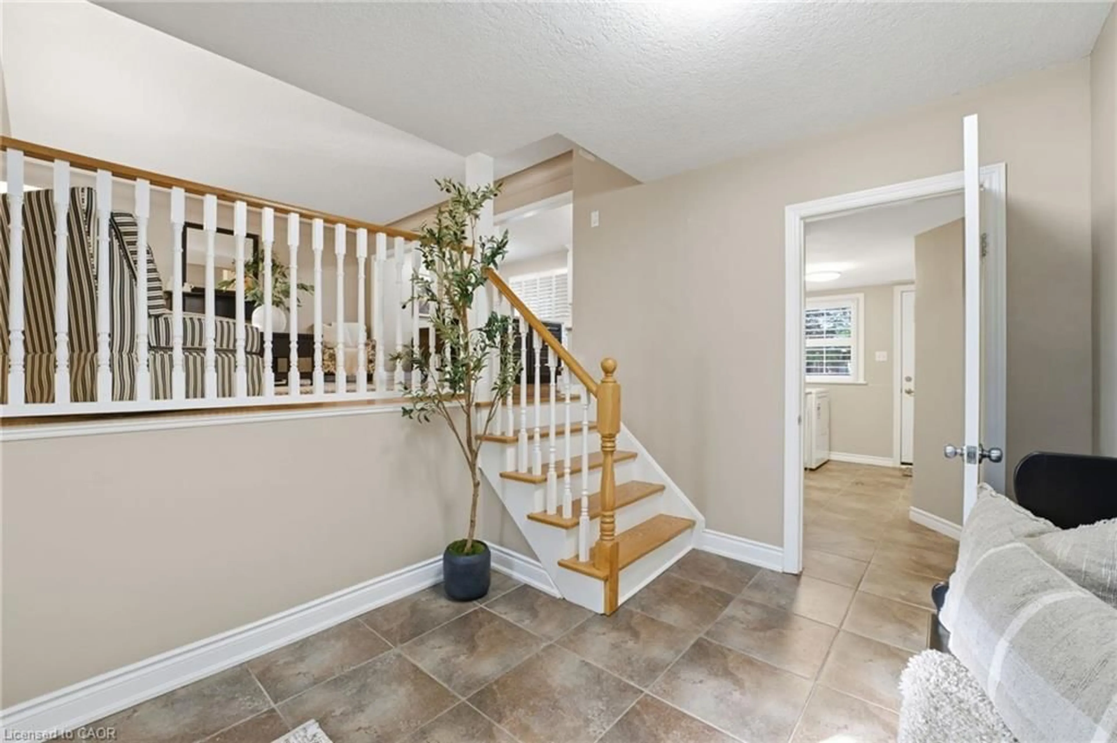 Indoor entryway for 37 Kensington Ave, Kitchener Ontario N2B 1J5