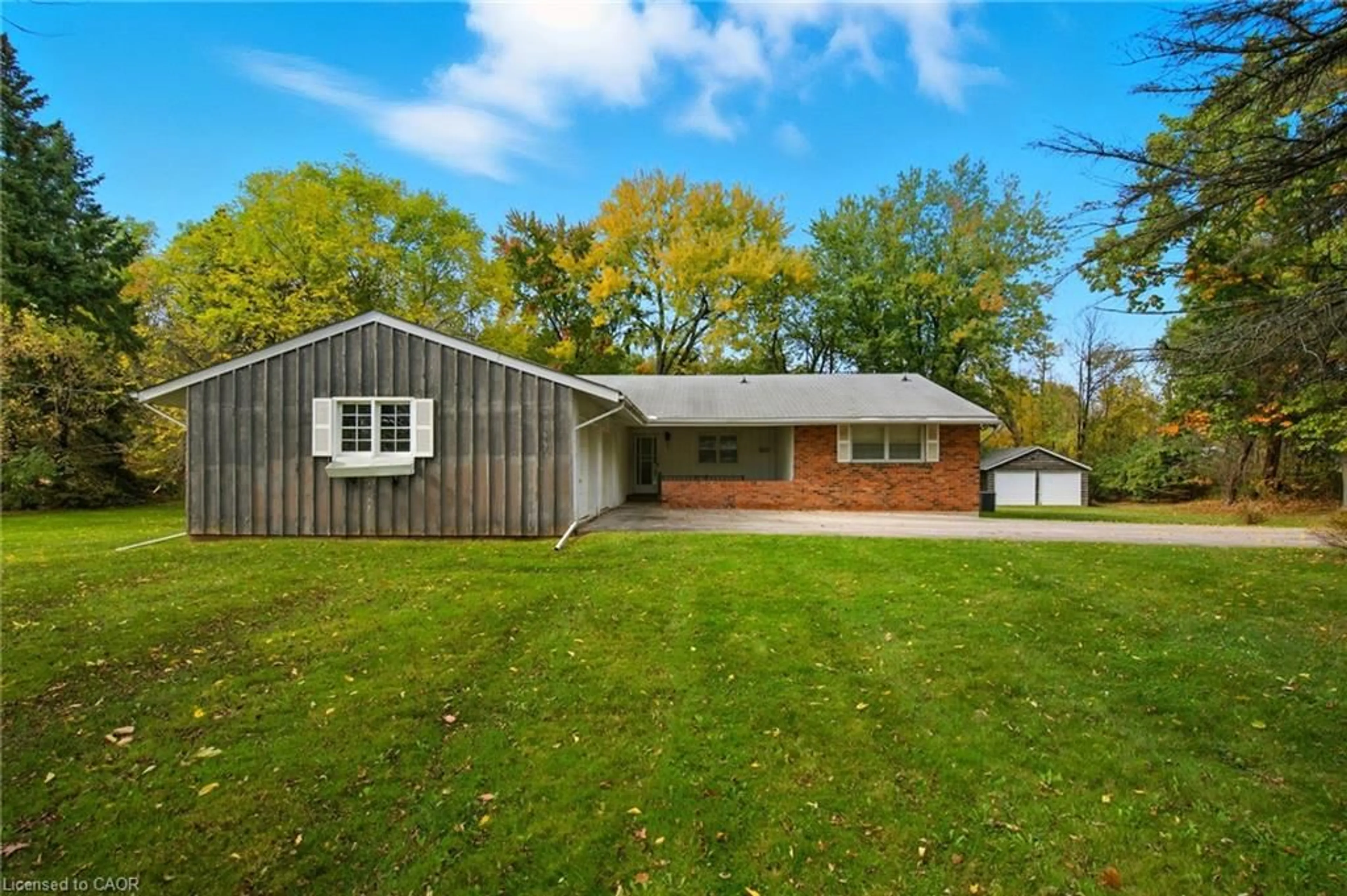 Home with vinyl exterior material, street for 2179 Britannia Rd, Burlington Ontario L7P 0E8