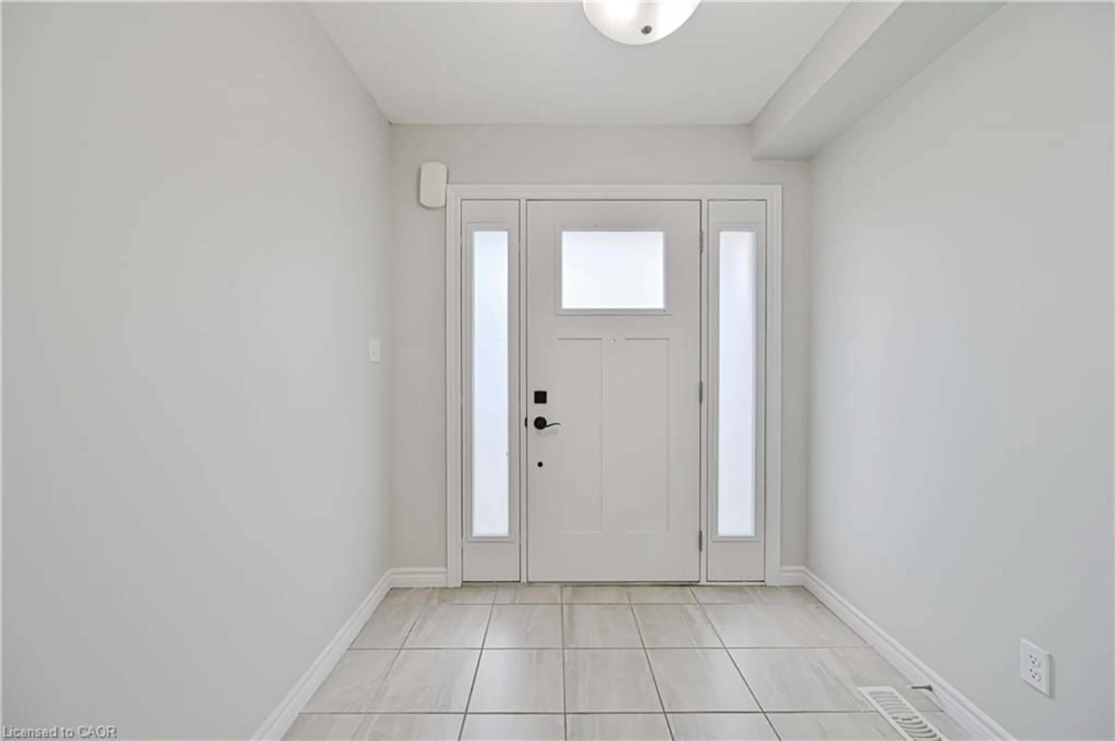 Indoor entryway for 134 Hollybrook Trail, Kitchener Ontario N2R 0M7