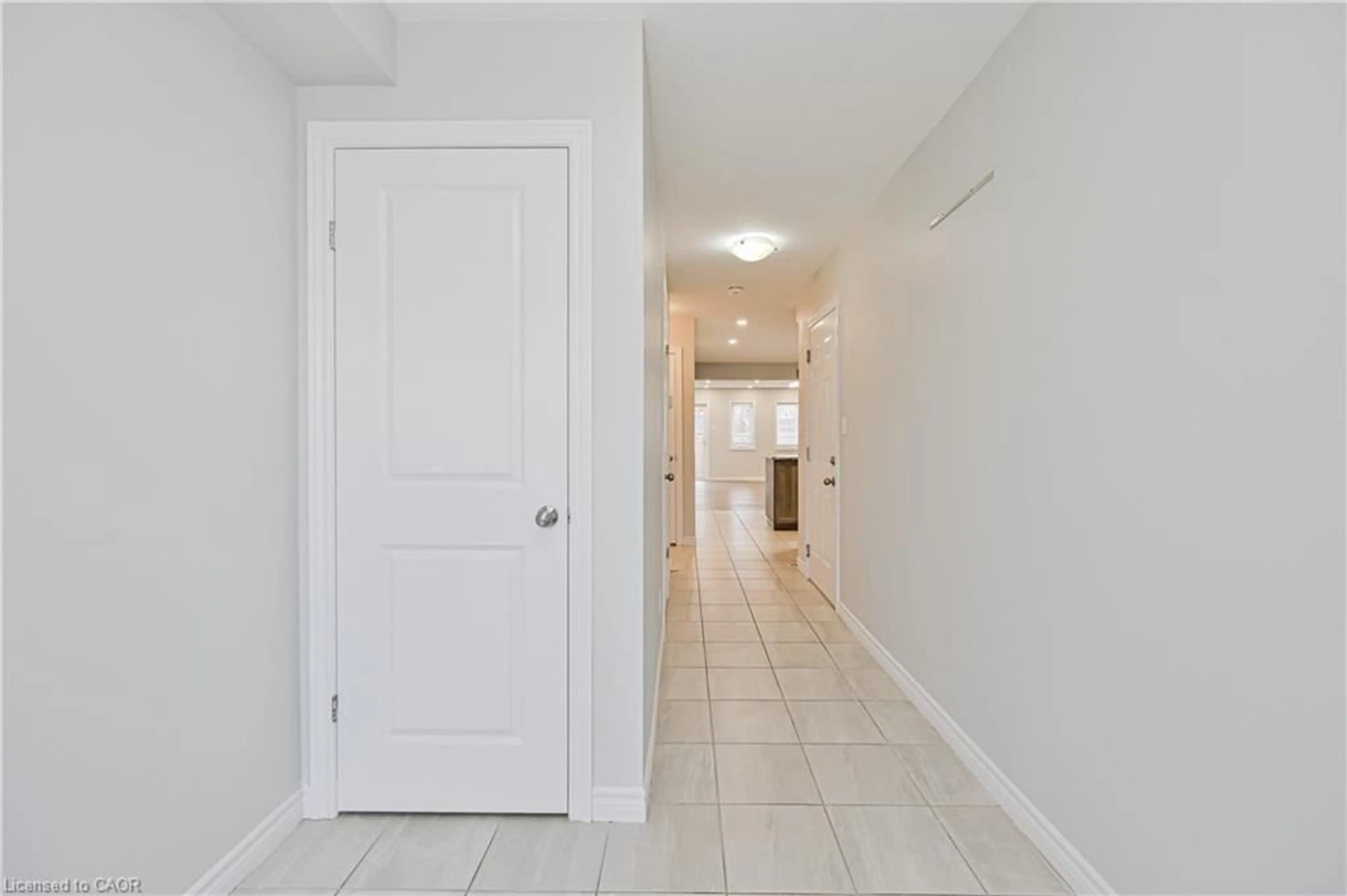 Indoor entryway for 134 Hollybrook Trail, Kitchener Ontario N2R 0M7