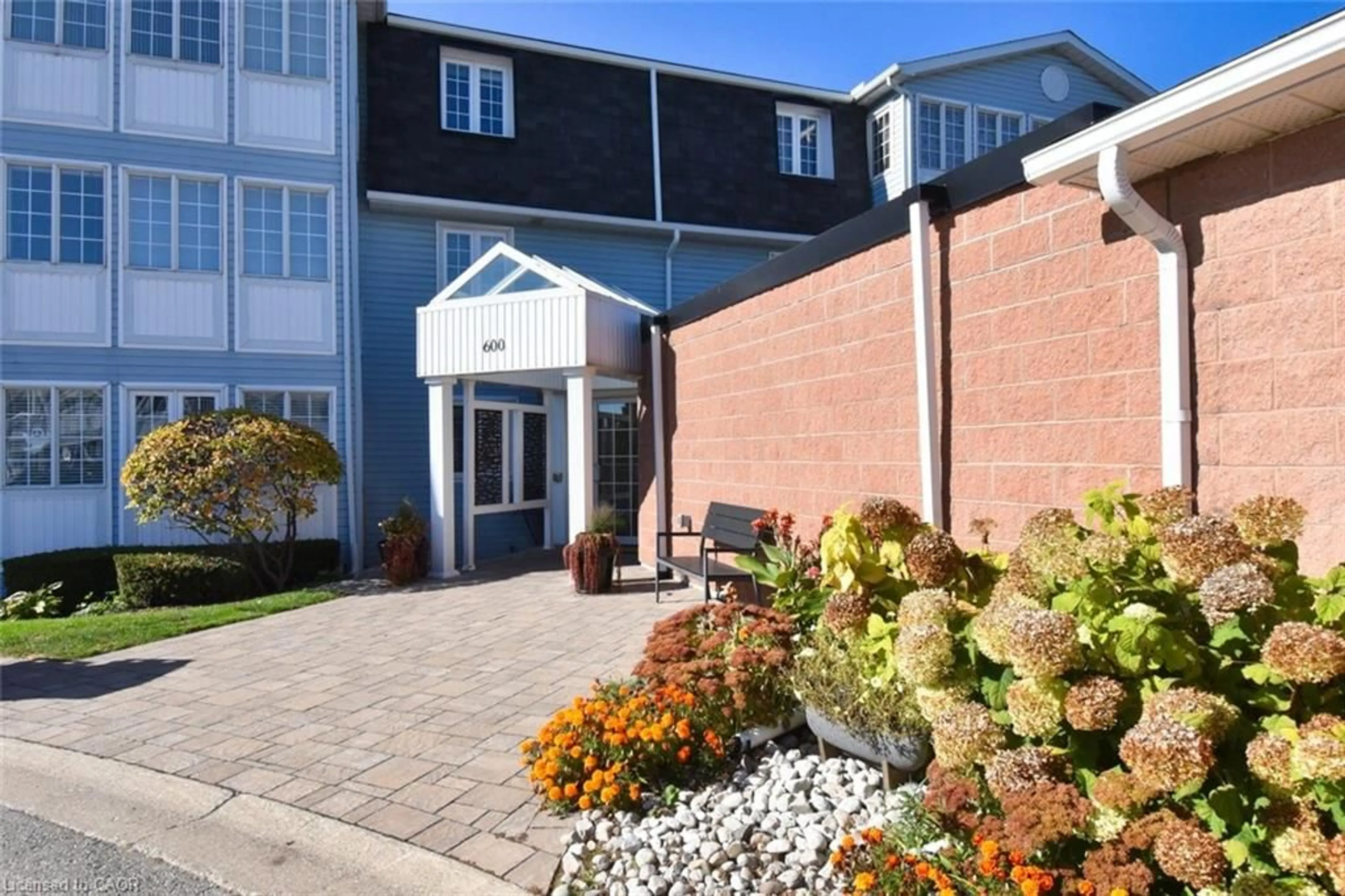 Patio, street for 600 Silverbirch Blvd #102, Hamilton Ontario L0R 1W0