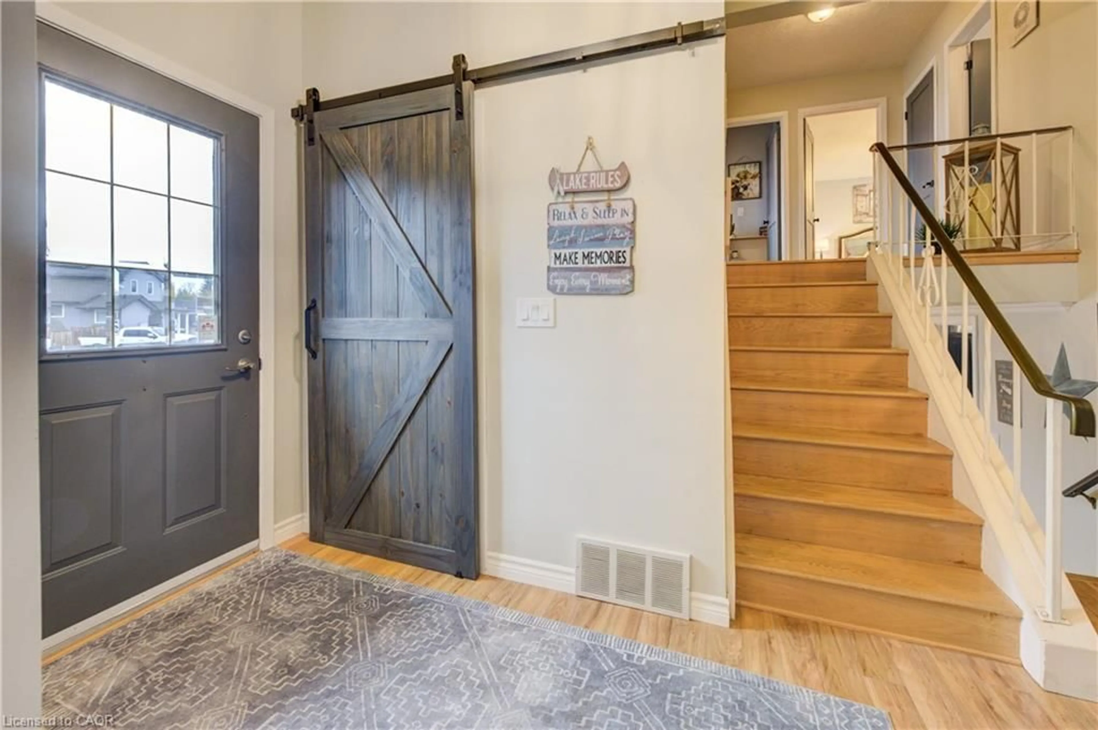 Indoor entryway for 4 Mcdonald St, Listowel Ontario N4W 1K4
