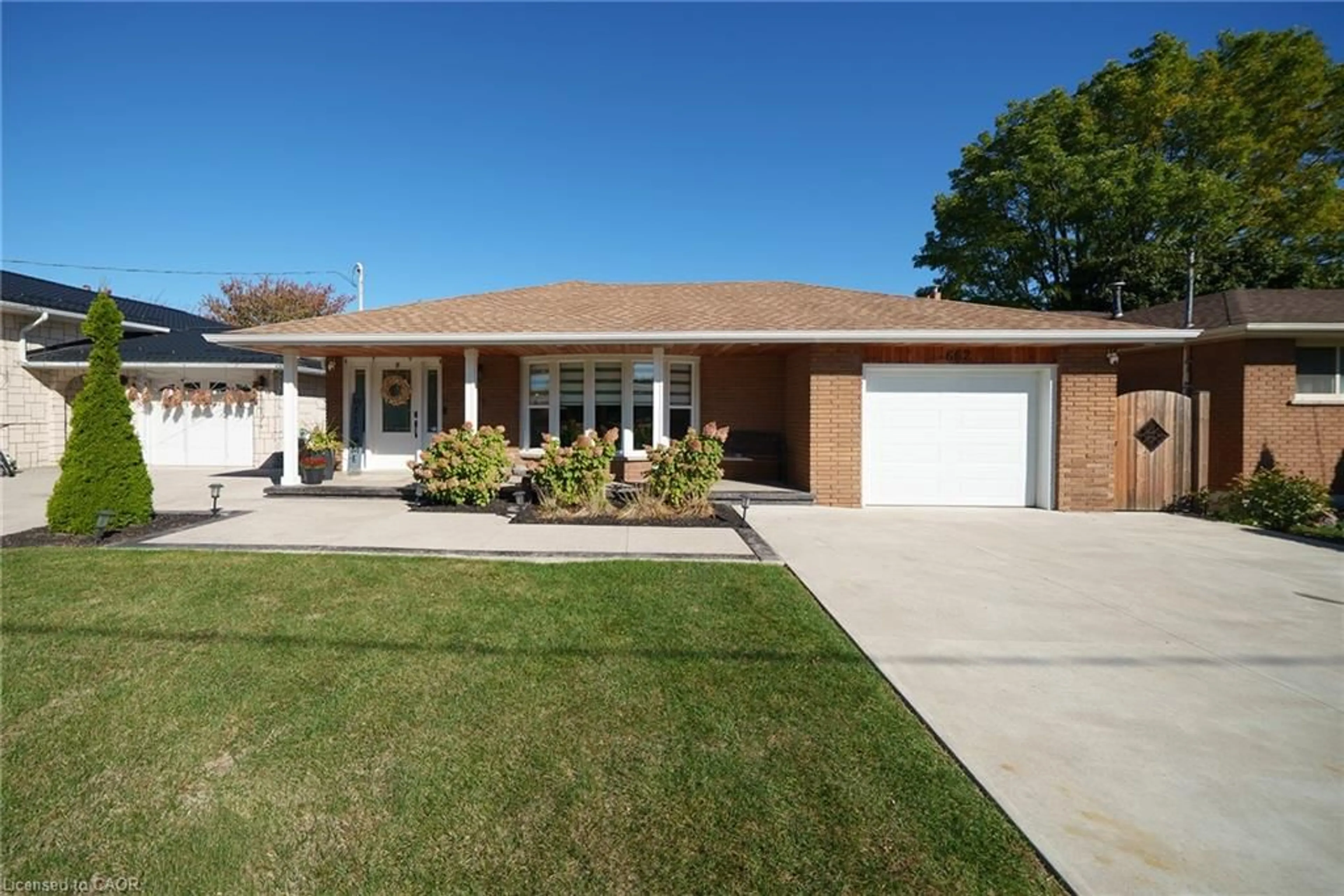 Home with brick exterior material, street for 662 Mohawk Rd, Hamilton Ontario L9C 1X8