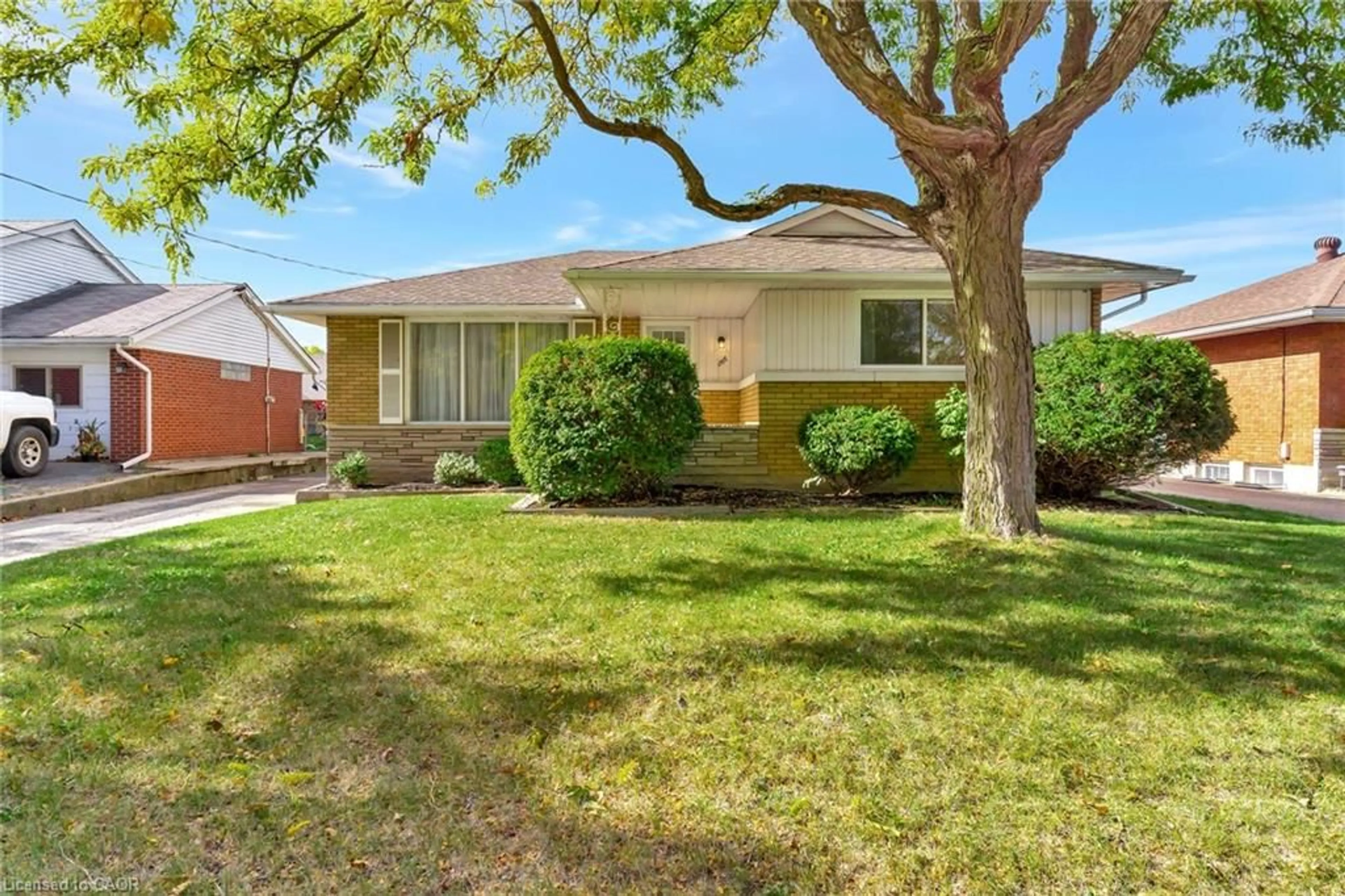 Home with vinyl exterior material, street for 266 Franklin St, Kitchener Ontario N2A 1Y6