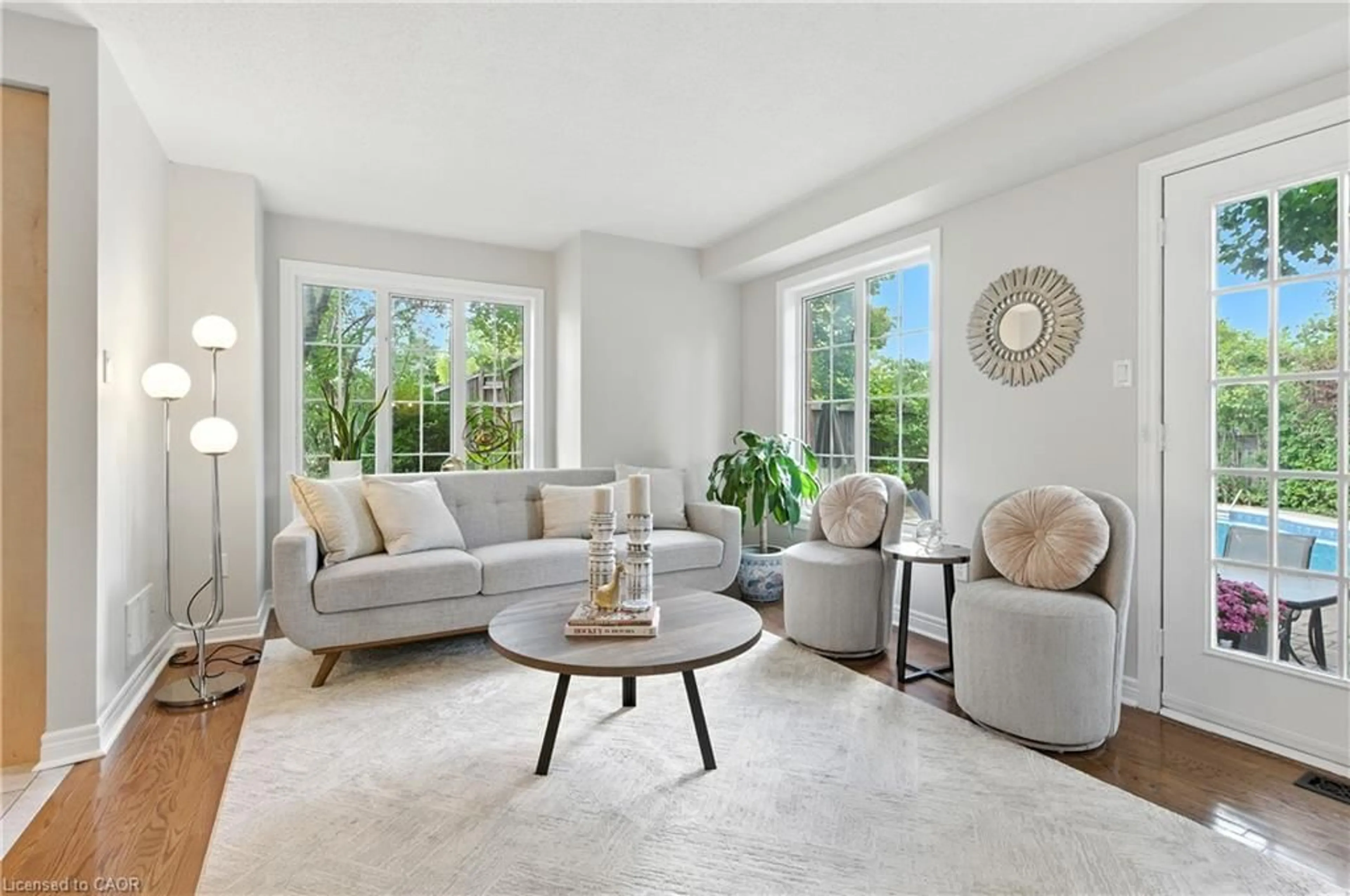 Living room with furniture, unknown for 3288 Equestrian Cres, Mississauga Ontario L5M 6T1