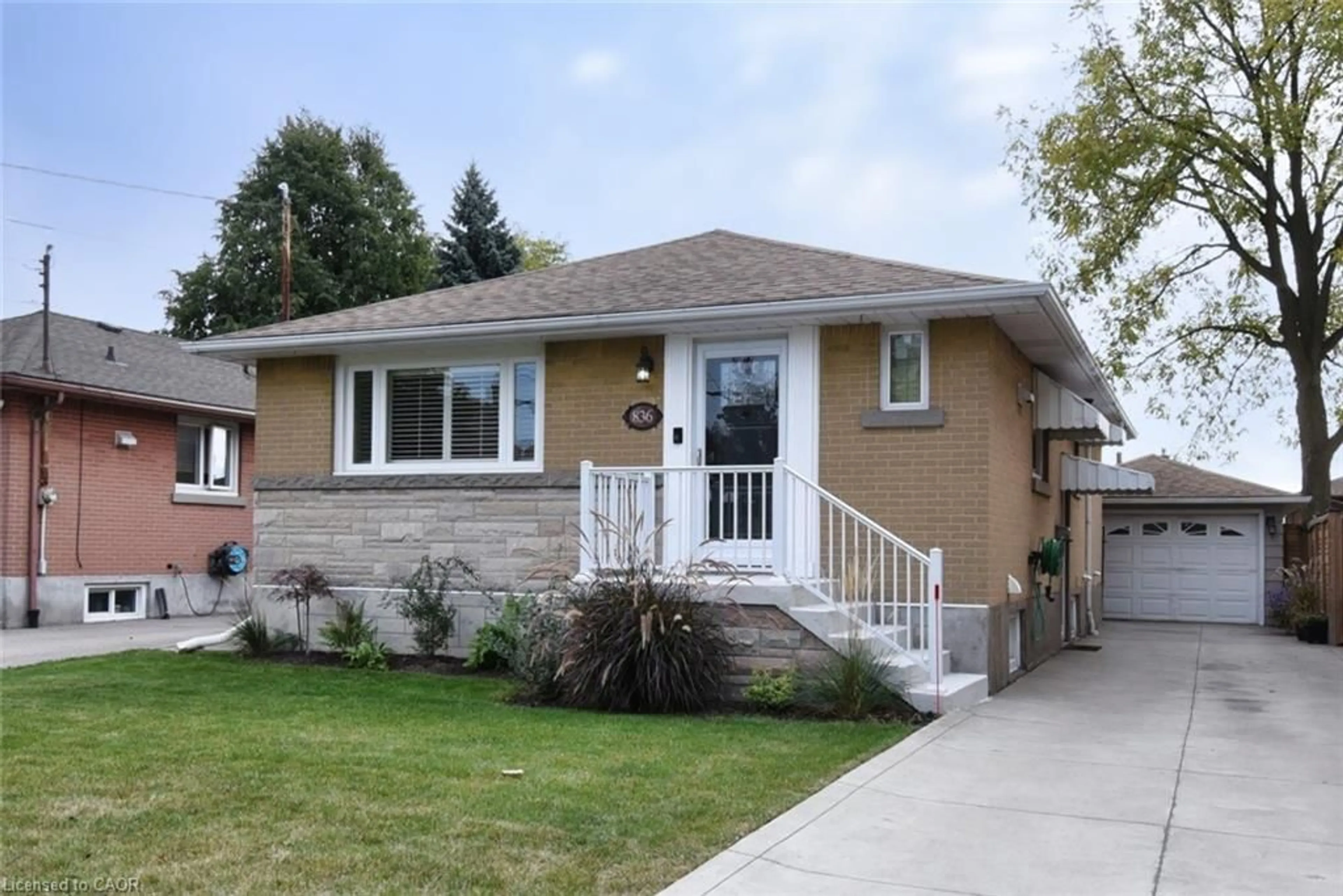 Home with vinyl exterior material, street for 836 Brucedale Ave, Hamilton Ontario L8T 1L3
