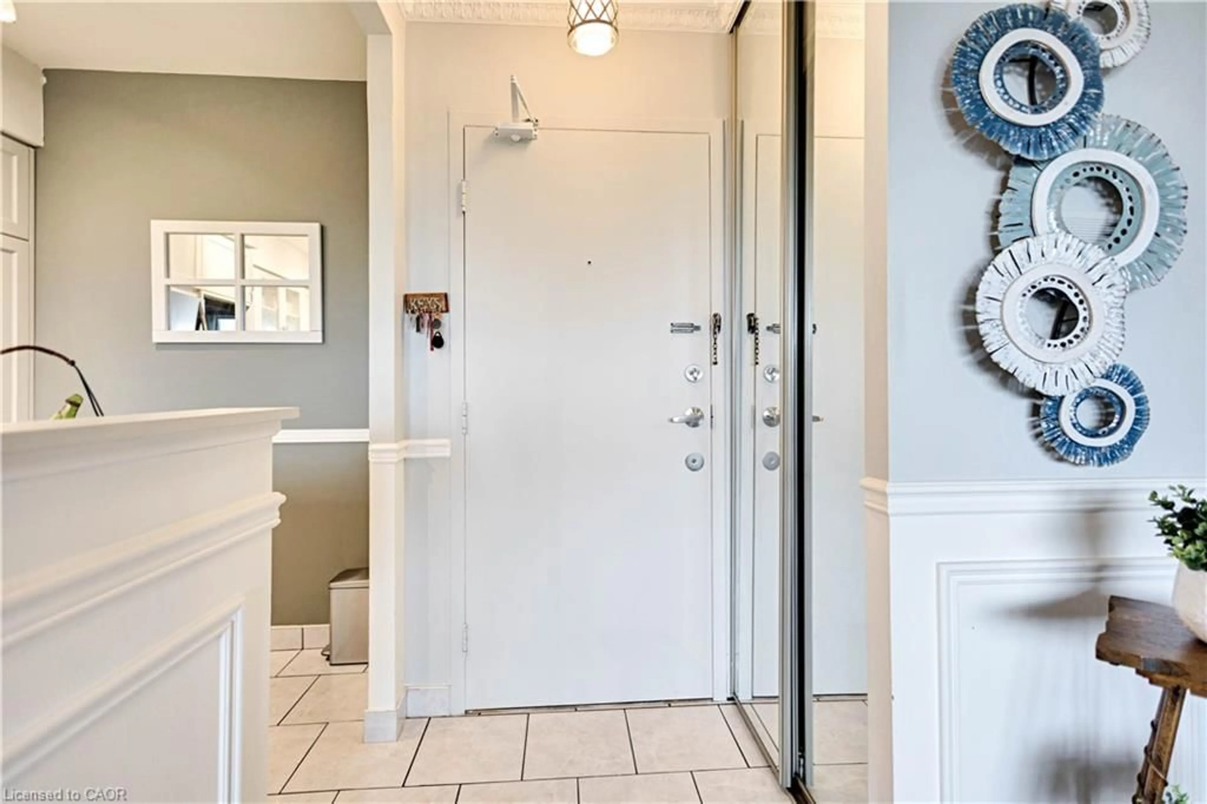 Indoor entryway for 1968 Main St #1401, Hamilton Ontario L8S 1J7
