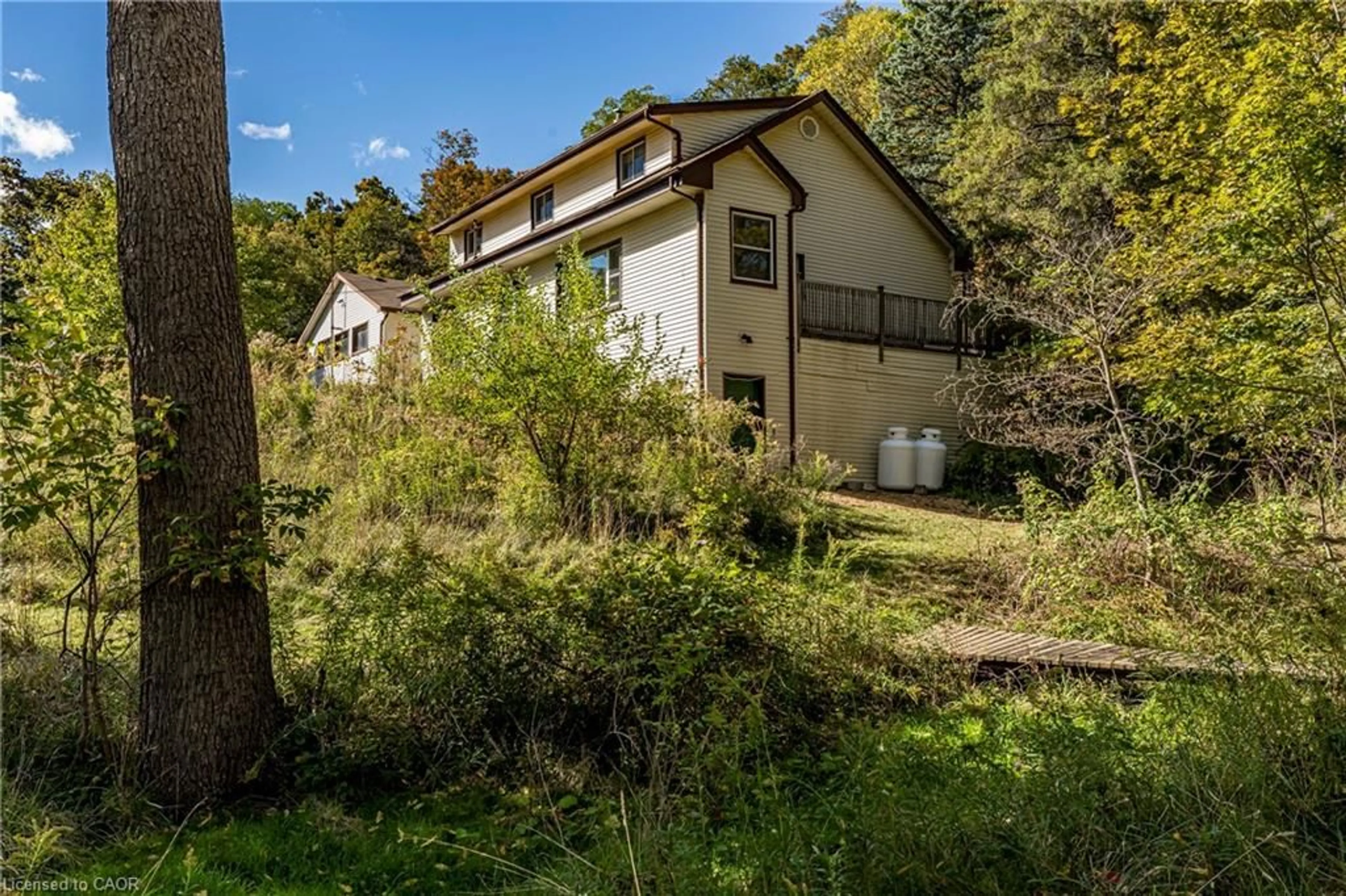 A pic from outside/outdoor area/front of a property/back of a property/a pic from drone, unknown for 151 Patterson Rd, Hamilton Ontario L9H 5V1