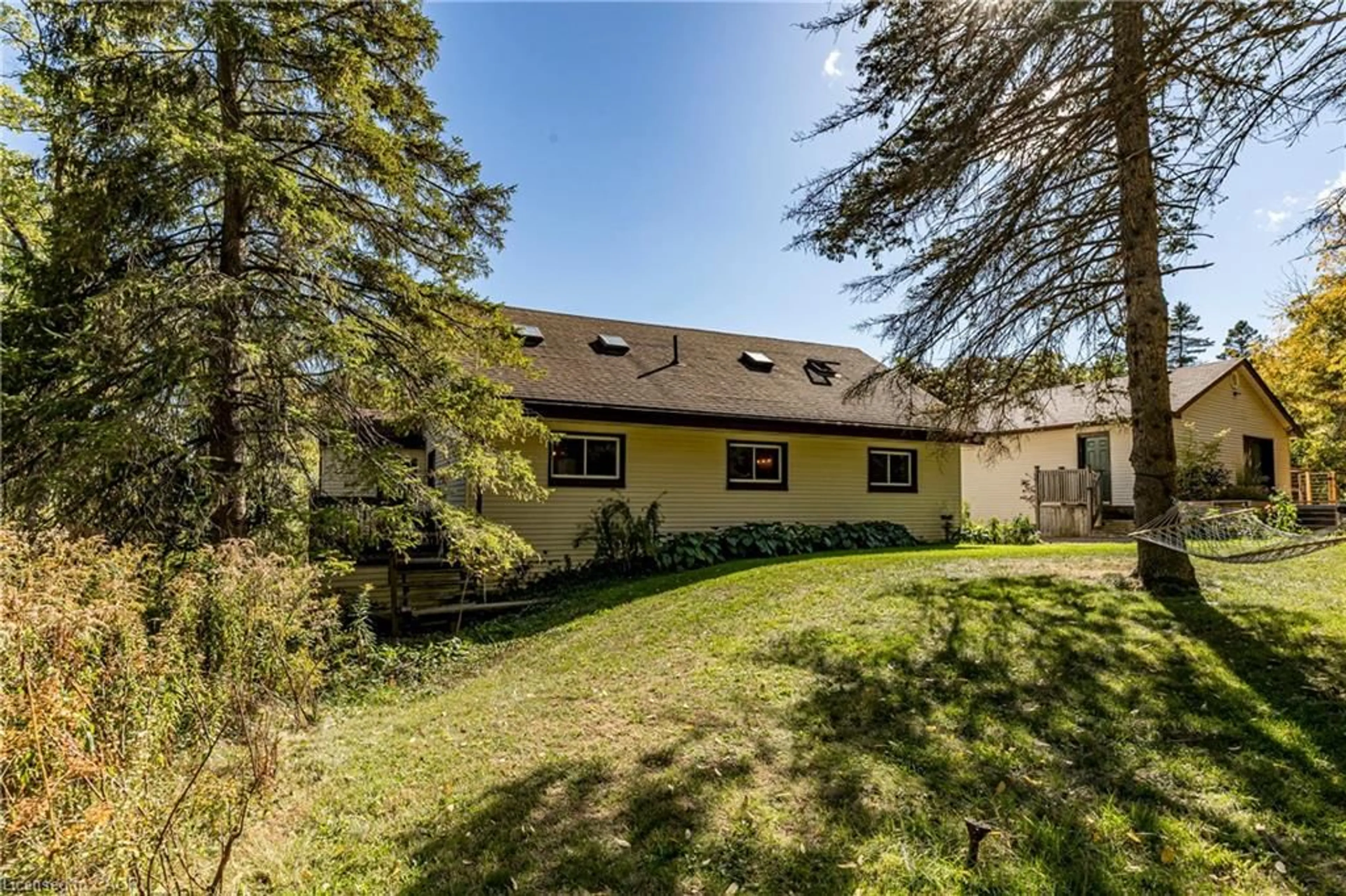 A pic from outside/outdoor area/front of a property/back of a property/a pic from drone, unknown for 151 Patterson Rd, Hamilton Ontario L9H 5V1
