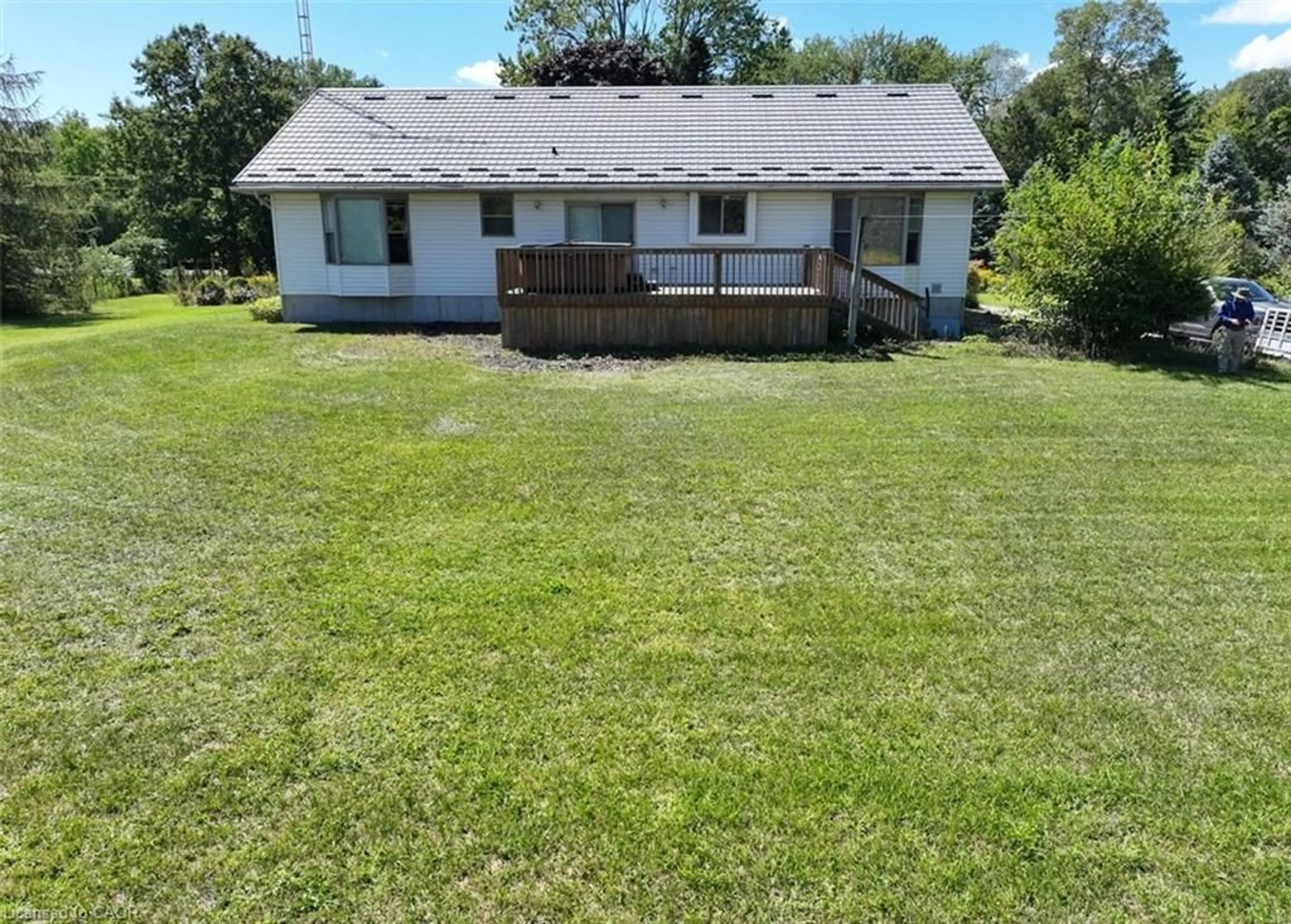 A pic from outside/outdoor area/front of a property/back of a property/a pic from drone, building for 1938 Turkey Point Rd, Simcoe Ontario N3Y 4J9