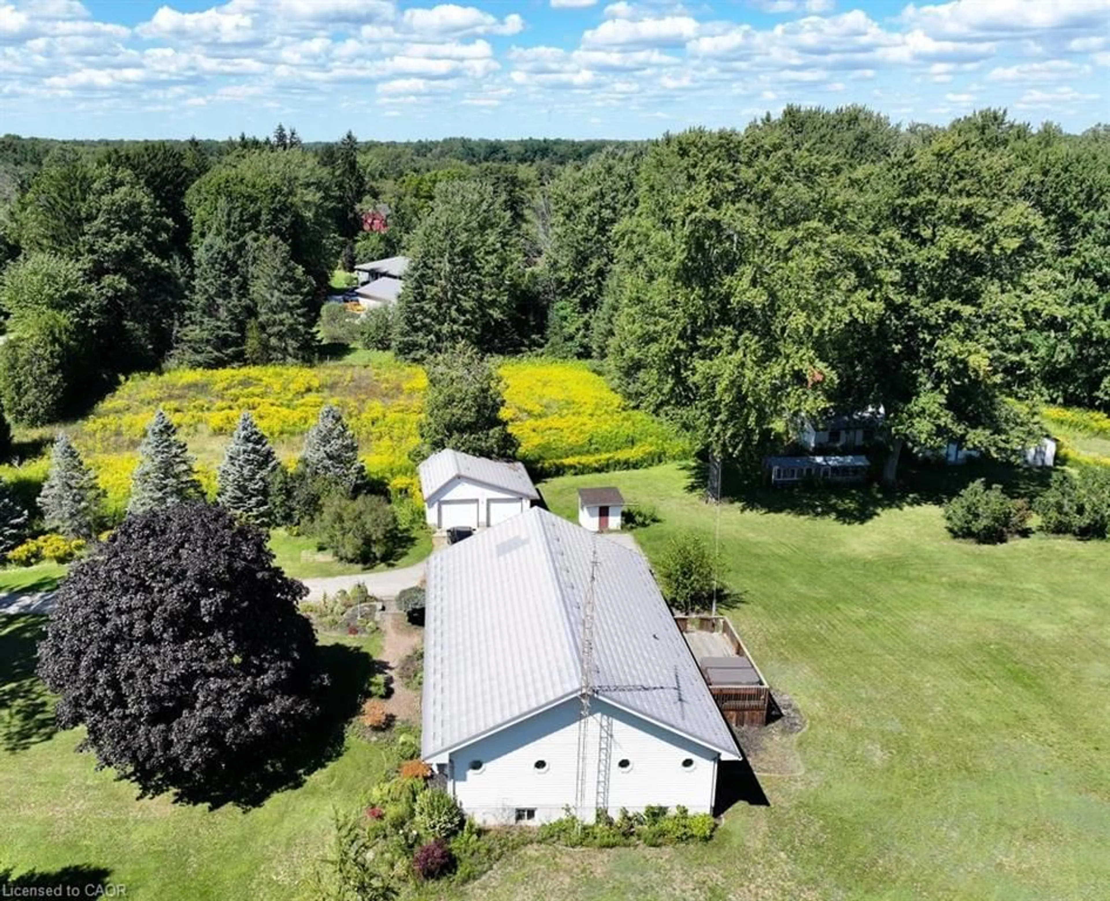 A pic from outside/outdoor area/front of a property/back of a property/a pic from drone, unknown for 1938 Turkey Point Rd, Simcoe Ontario N3Y 4J9