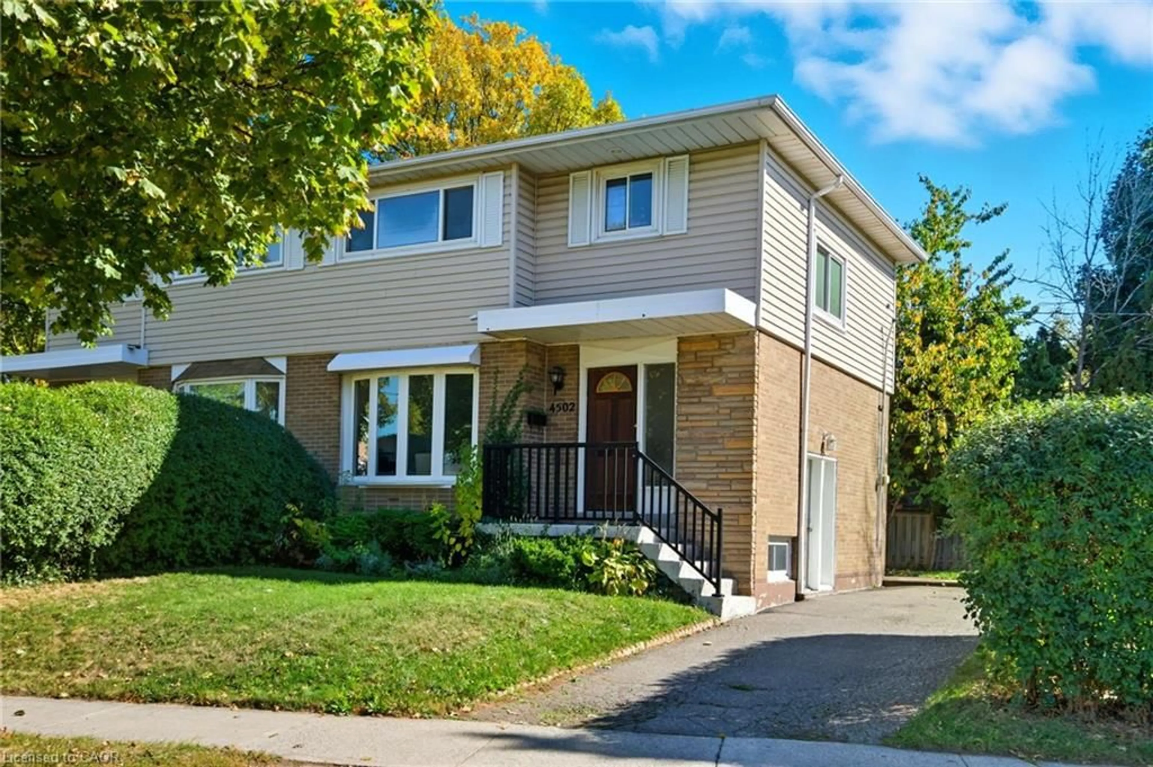 Home with brick exterior material, street for 4502 Bennett Rd, Burlington Ontario LY7L 1Z1
