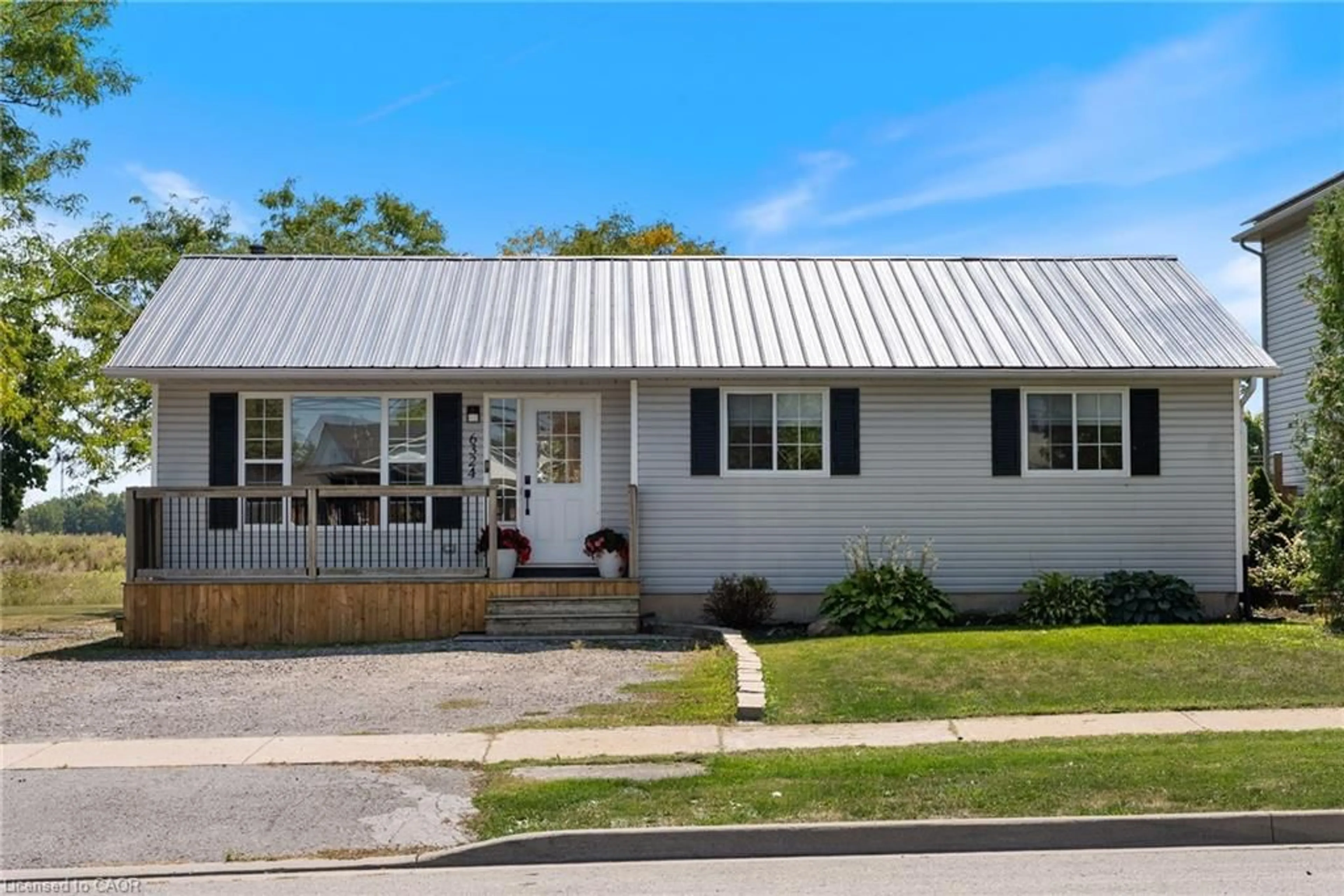 Home with vinyl exterior material, street for 6324 Townline Rd, Smithville Ontario L0R 2A0
