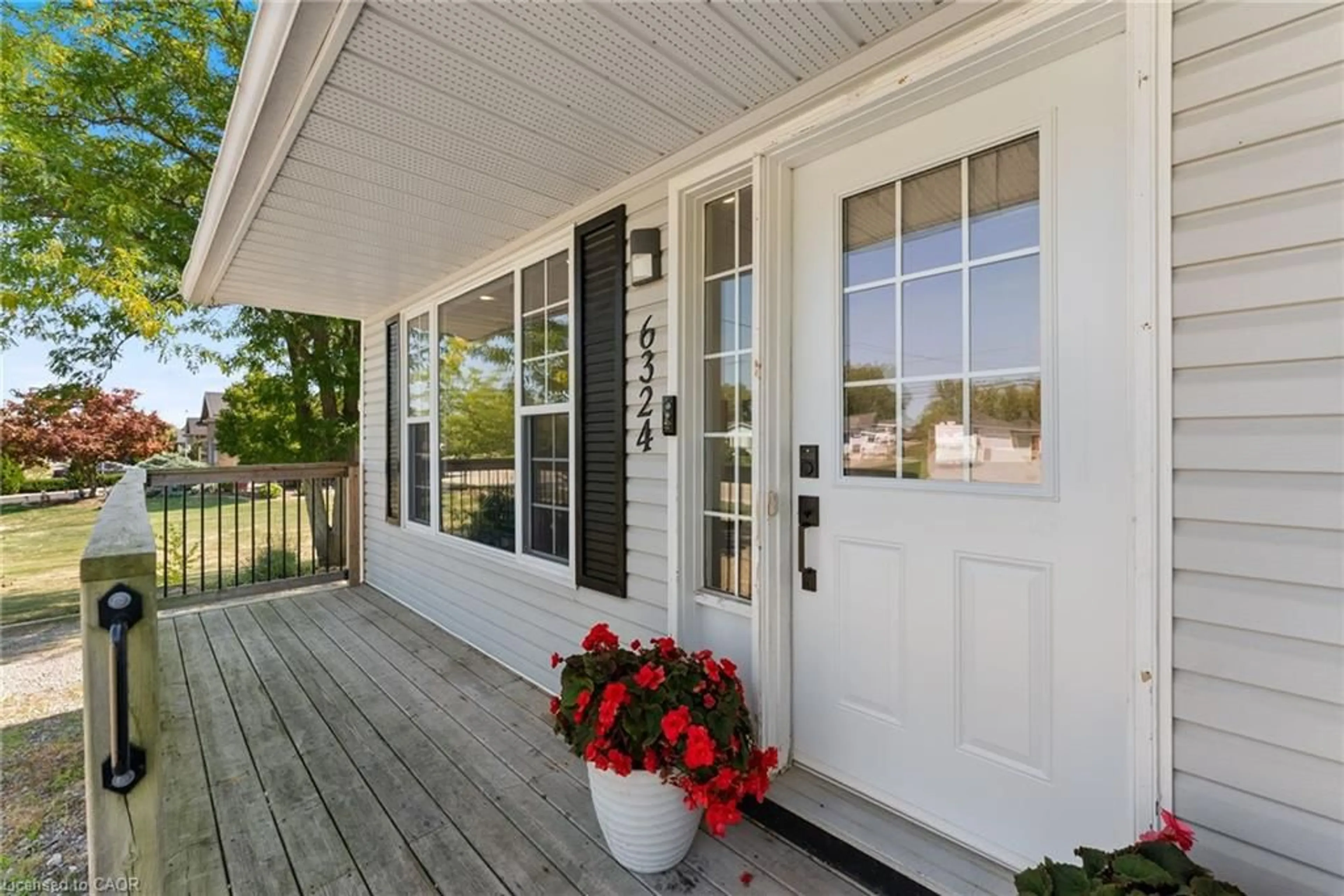 Home with vinyl exterior material, street for 6324 Townline Rd, Smithville Ontario L0R 2A0