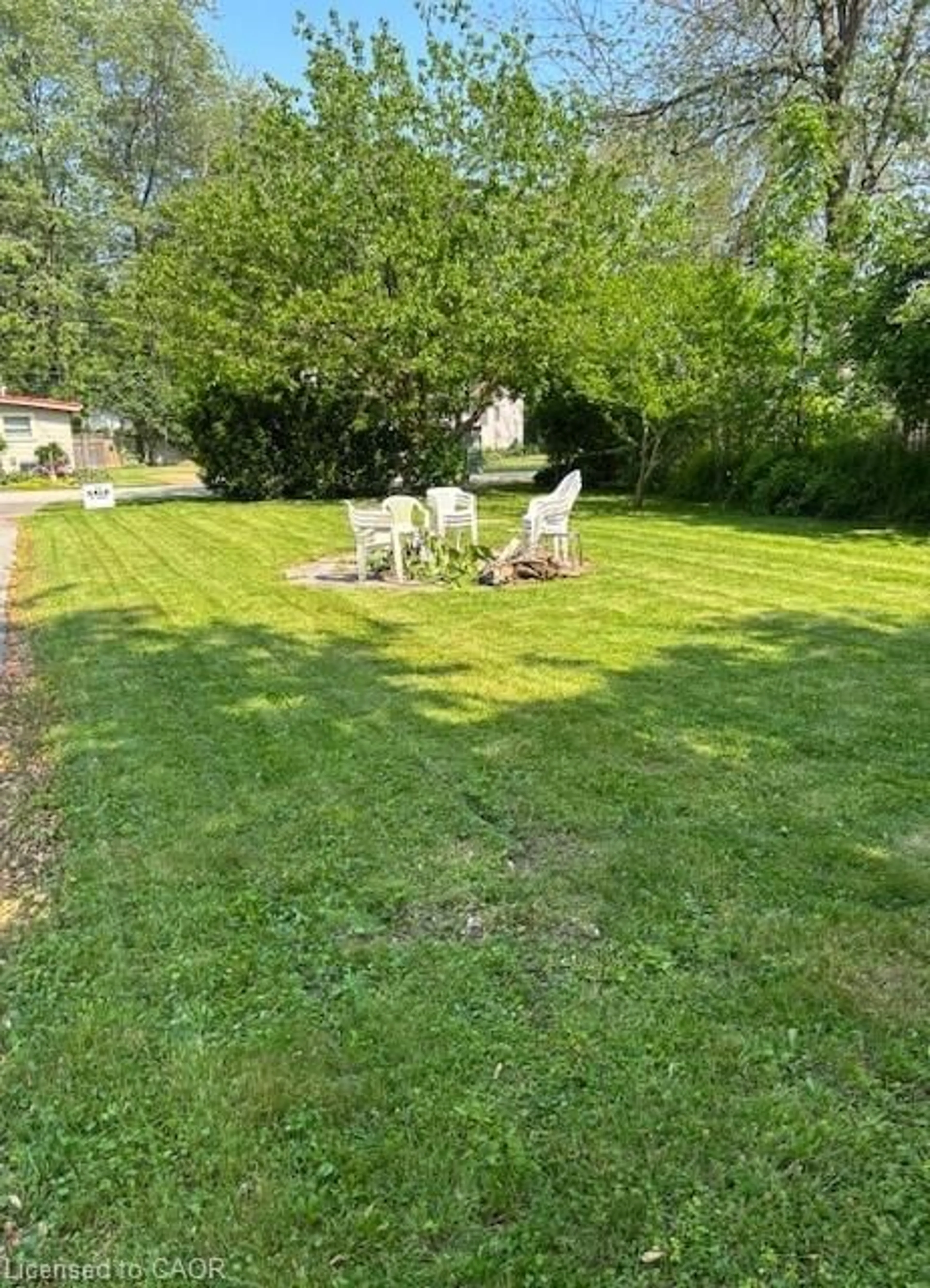 A pic from outside/outdoor area/front of a property/back of a property/a pic from drone, unknown for 389 Westwood Ave, Fort Erie Ontario L0S 1B0