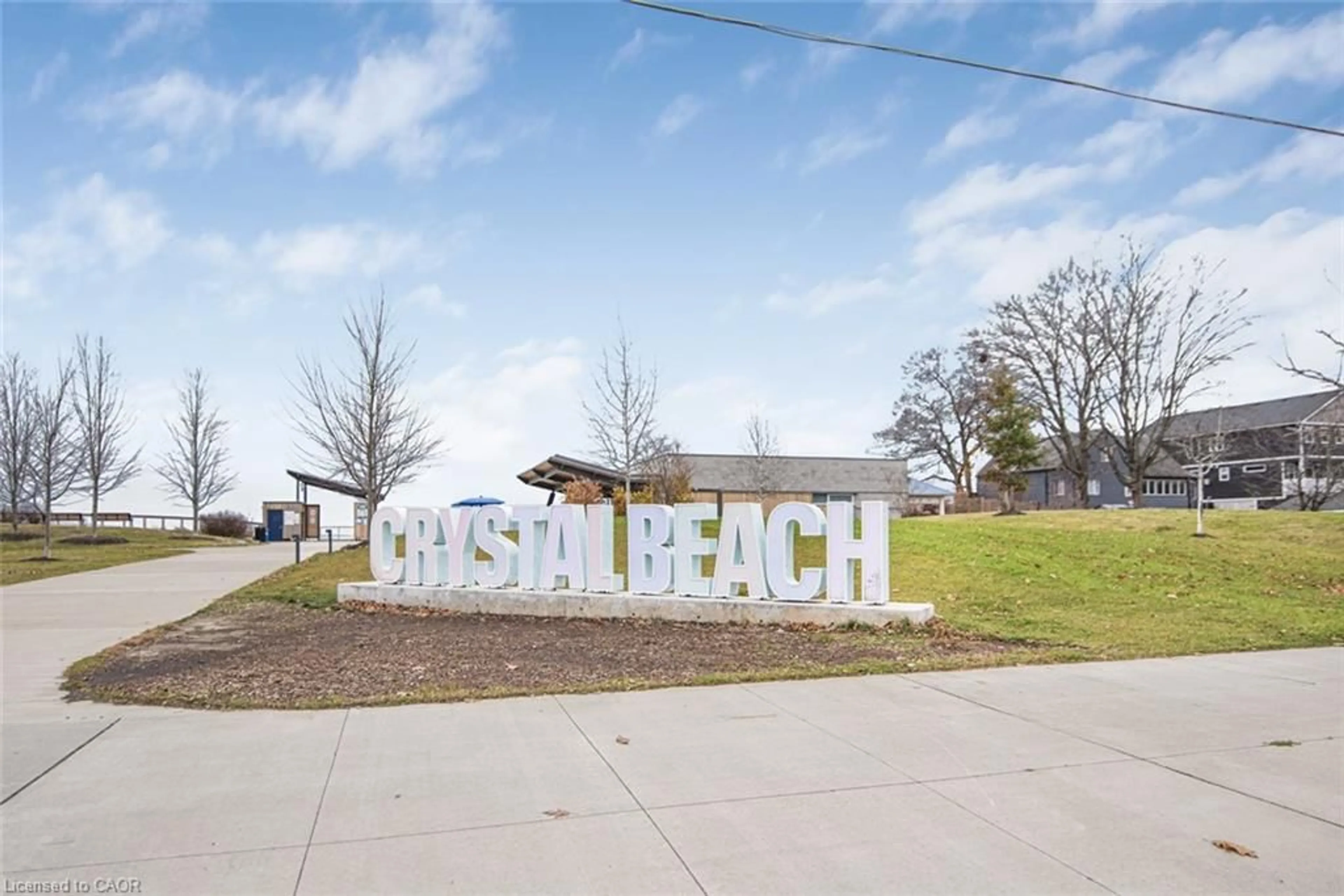 A pic from outside/outdoor area/front of a property/back of a property/a pic from drone, street for 389 Westwood Ave, Fort Erie Ontario L0S 1B0
