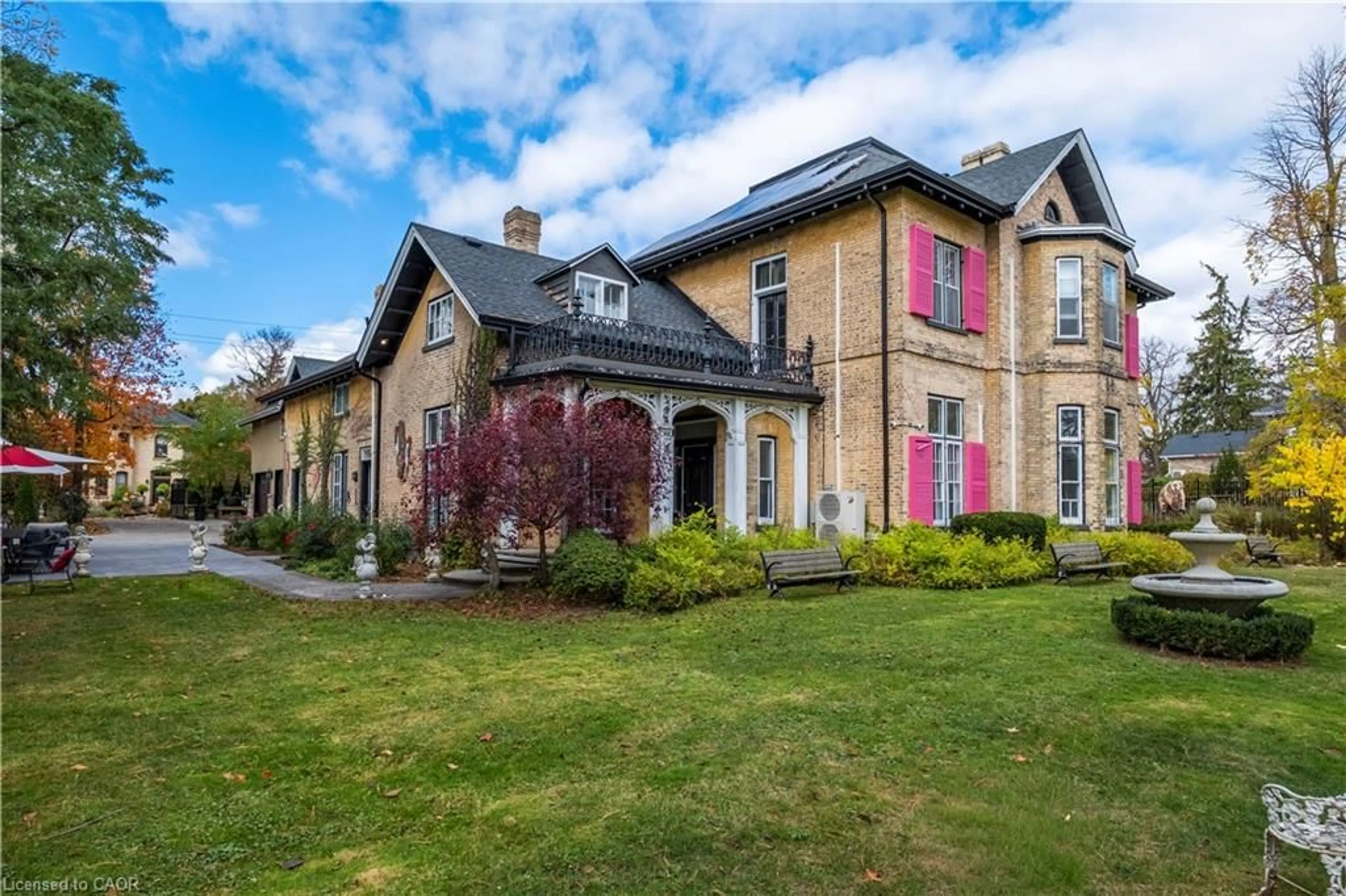 Home with brick exterior material, building for 194 Grand River St, Paris Ontario N3L 2N3