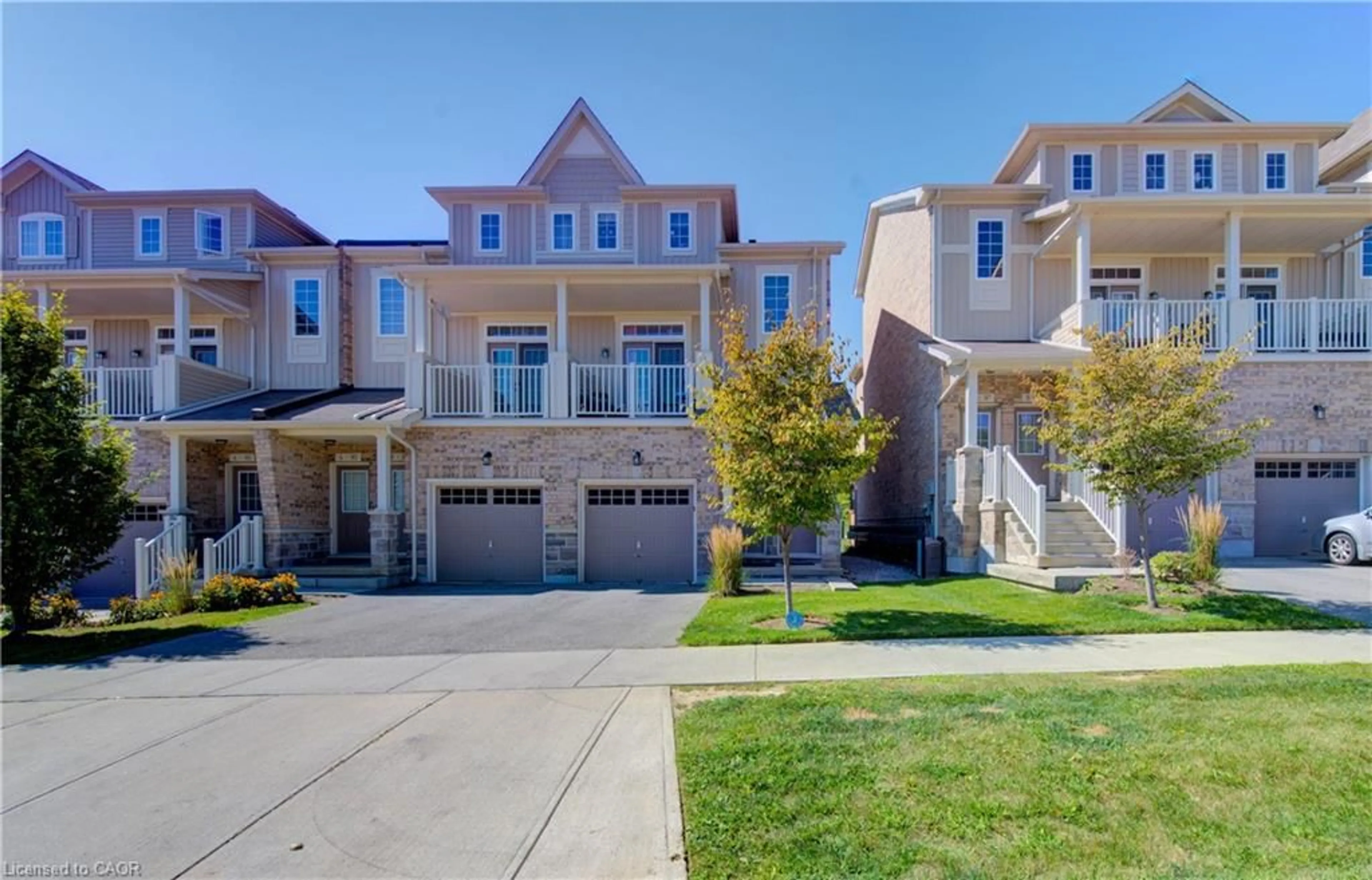 A pic from outside/outdoor area/front of a property/back of a property/a pic from drone, street for 385 Westwood Dr #B, Kitchener Ontario N2M 0B5