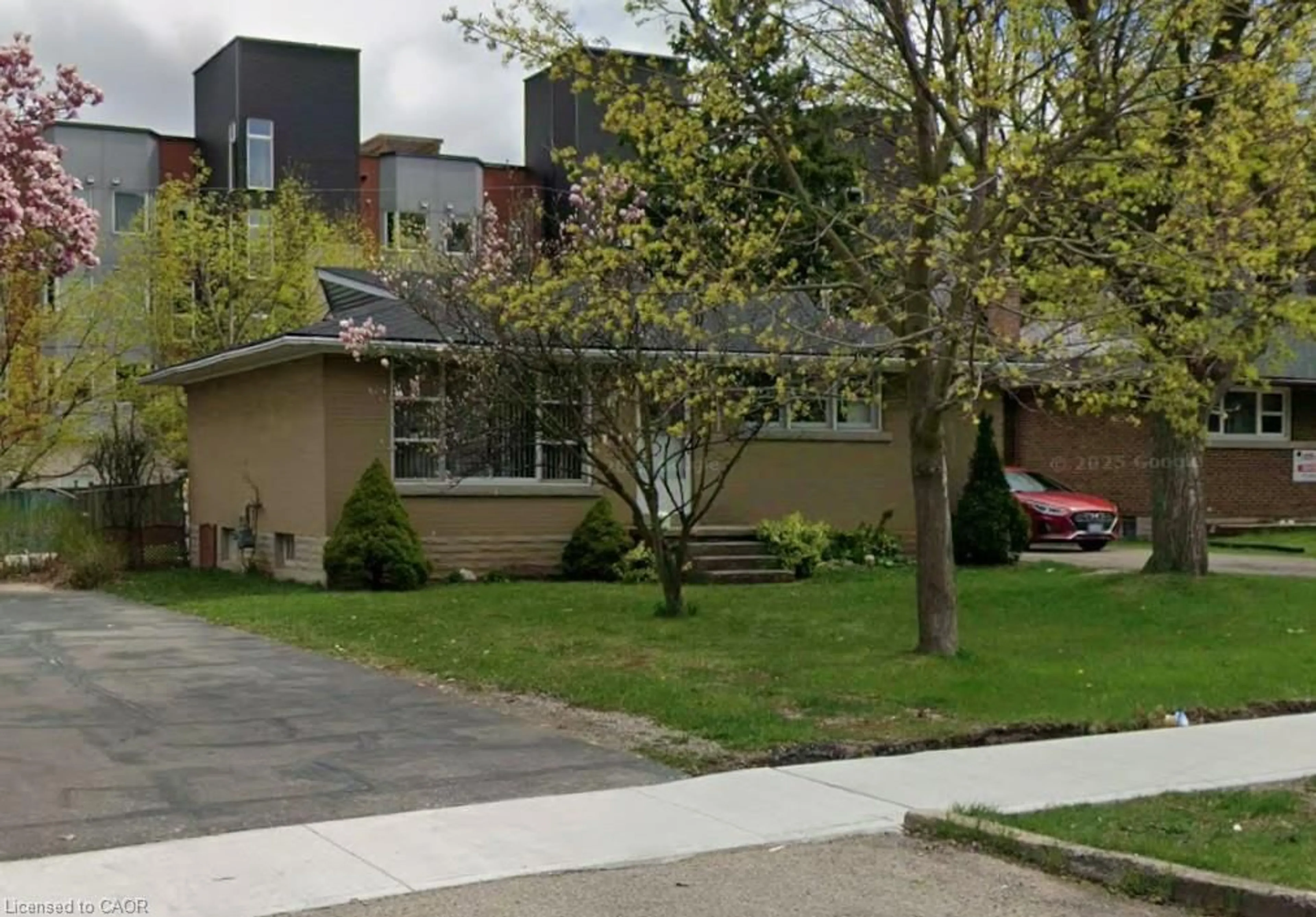 Unknown for 272 Sunview St, Waterloo Ontario N2L 3V9
