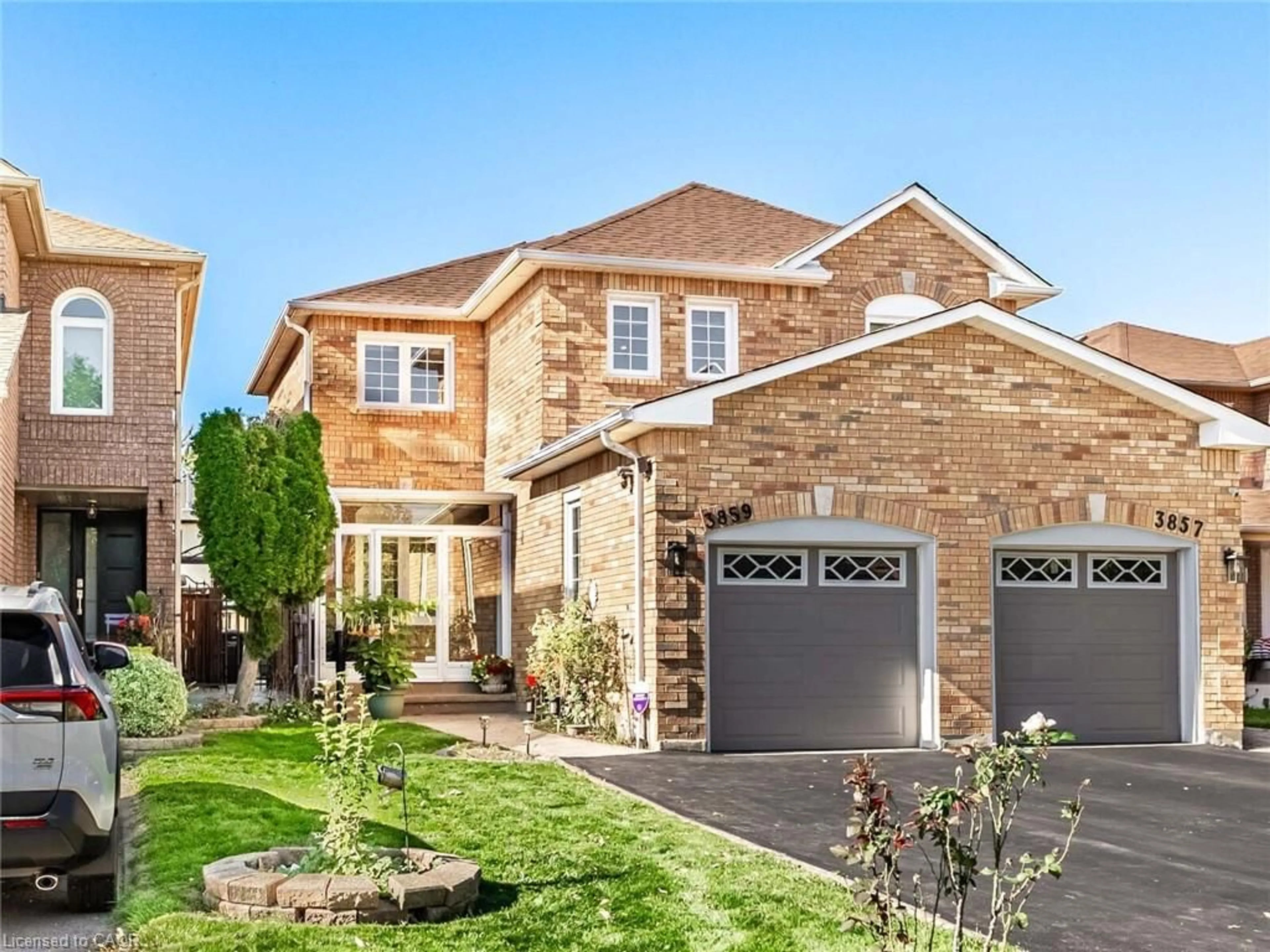 Home with brick exterior material, street for 3859 Cedar Hedge Rise, Mississauga Ontario L5N 6W4