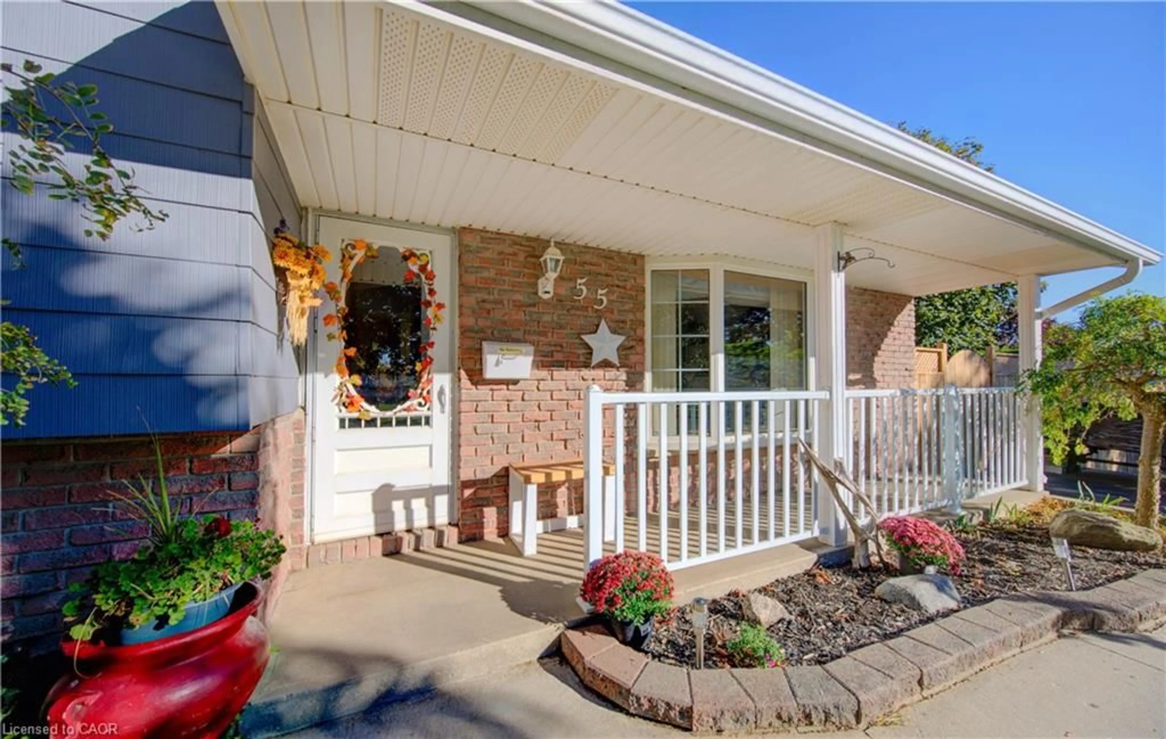 Indoor entryway for 55 Gracefield Cres, Kitchener Ontario N2E 1R8