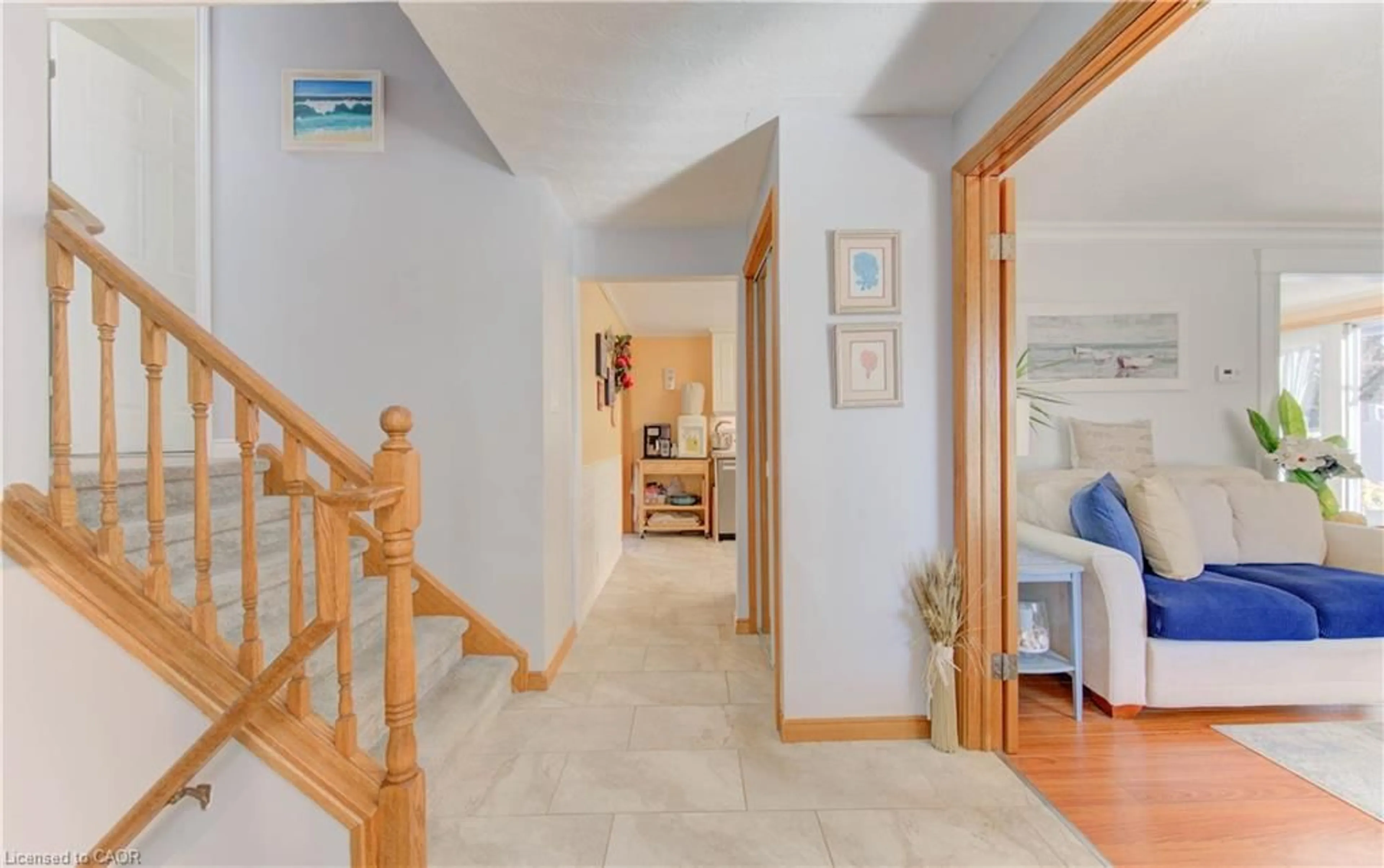 Indoor foyer for 55 Gracefield Cres, Kitchener Ontario N2E 1R8