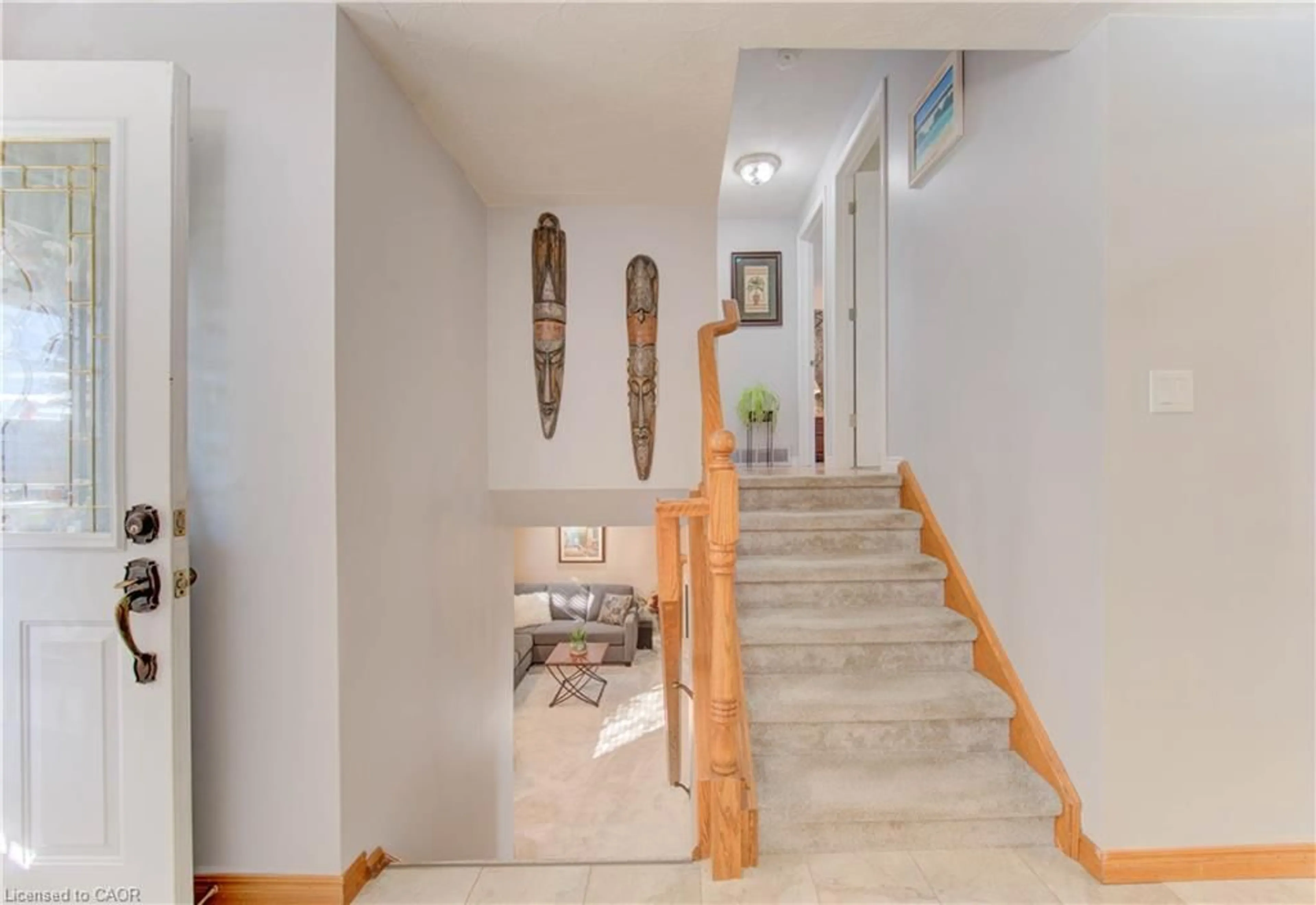Indoor foyer for 55 Gracefield Cres, Kitchener Ontario N2E 1R8