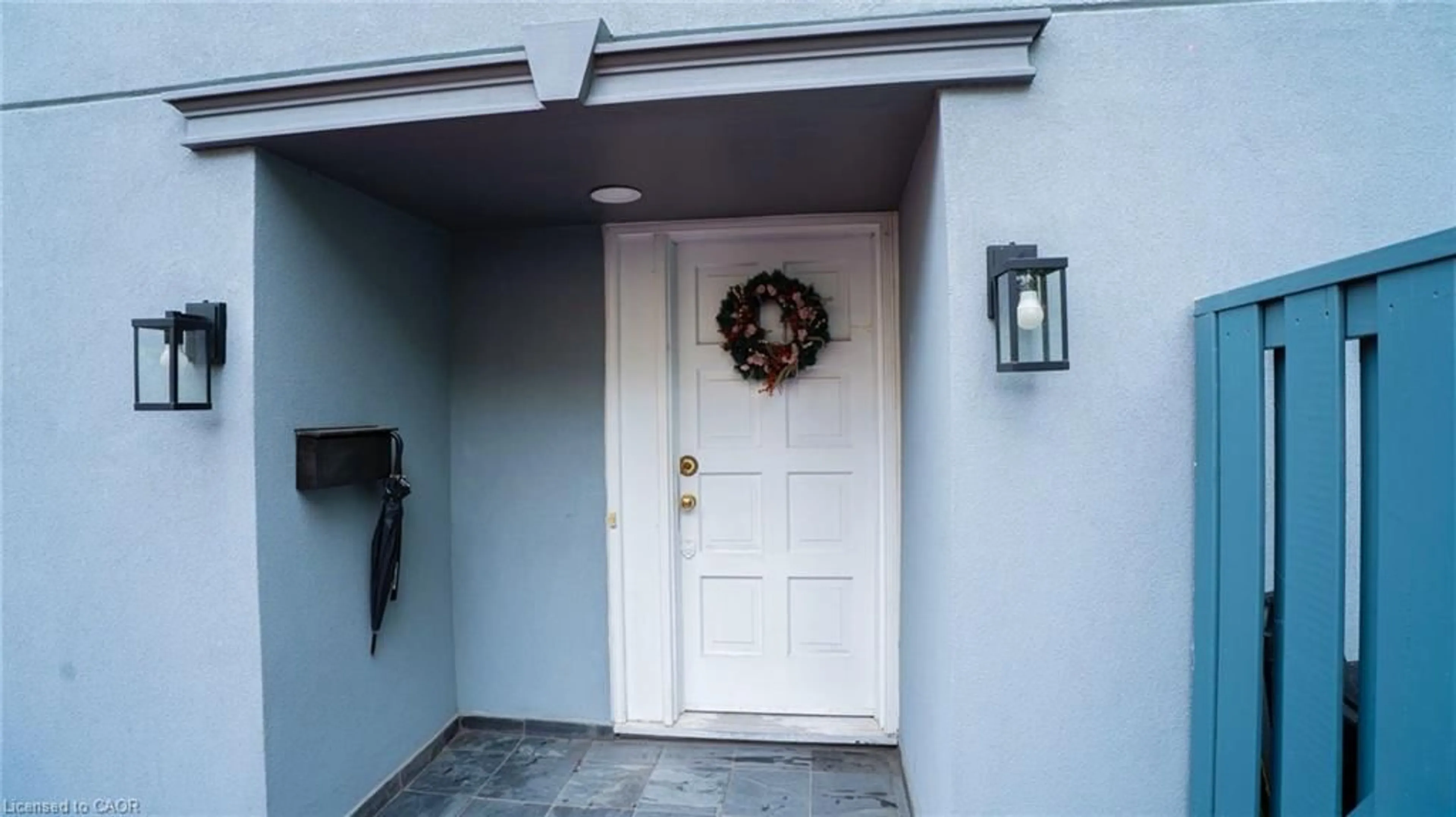 Indoor foyer for 433B Lee Ave, Waterloo Ontario N2K 2G4